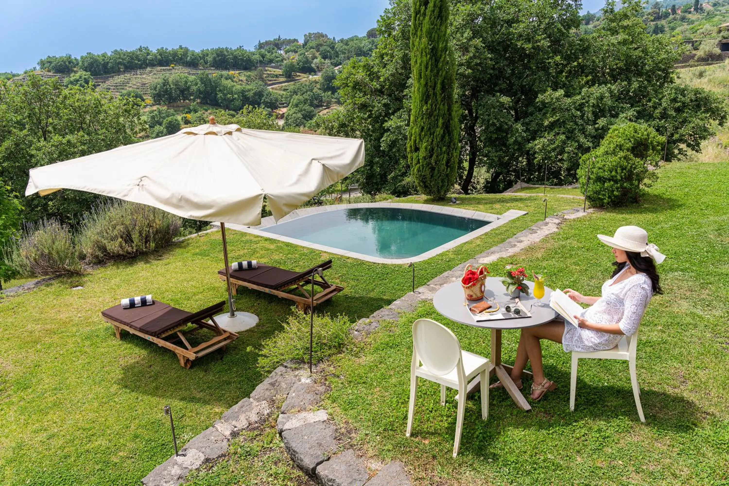 Pool view in Monaci delle Terre Nere