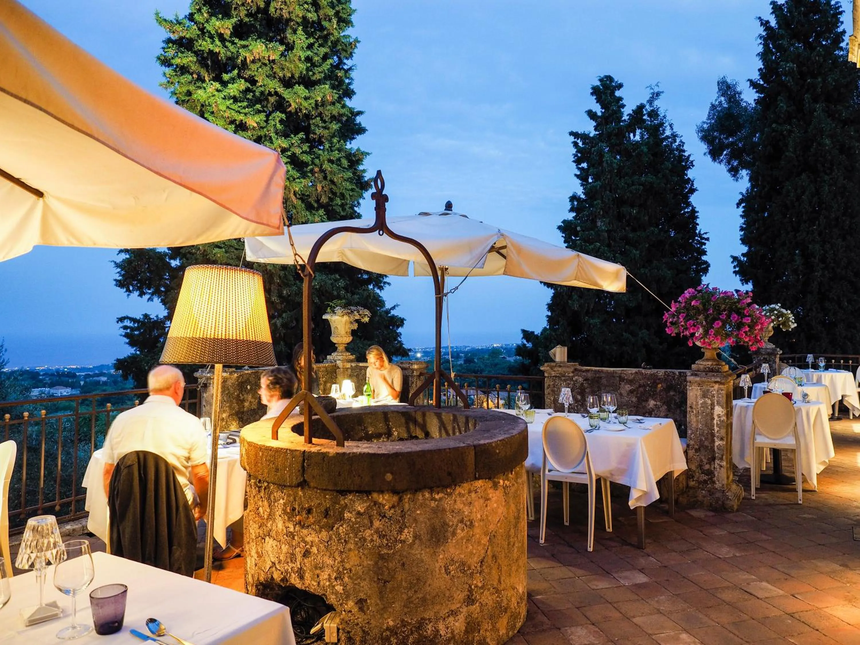 Restaurant/places to eat in Monaci delle Terre Nere