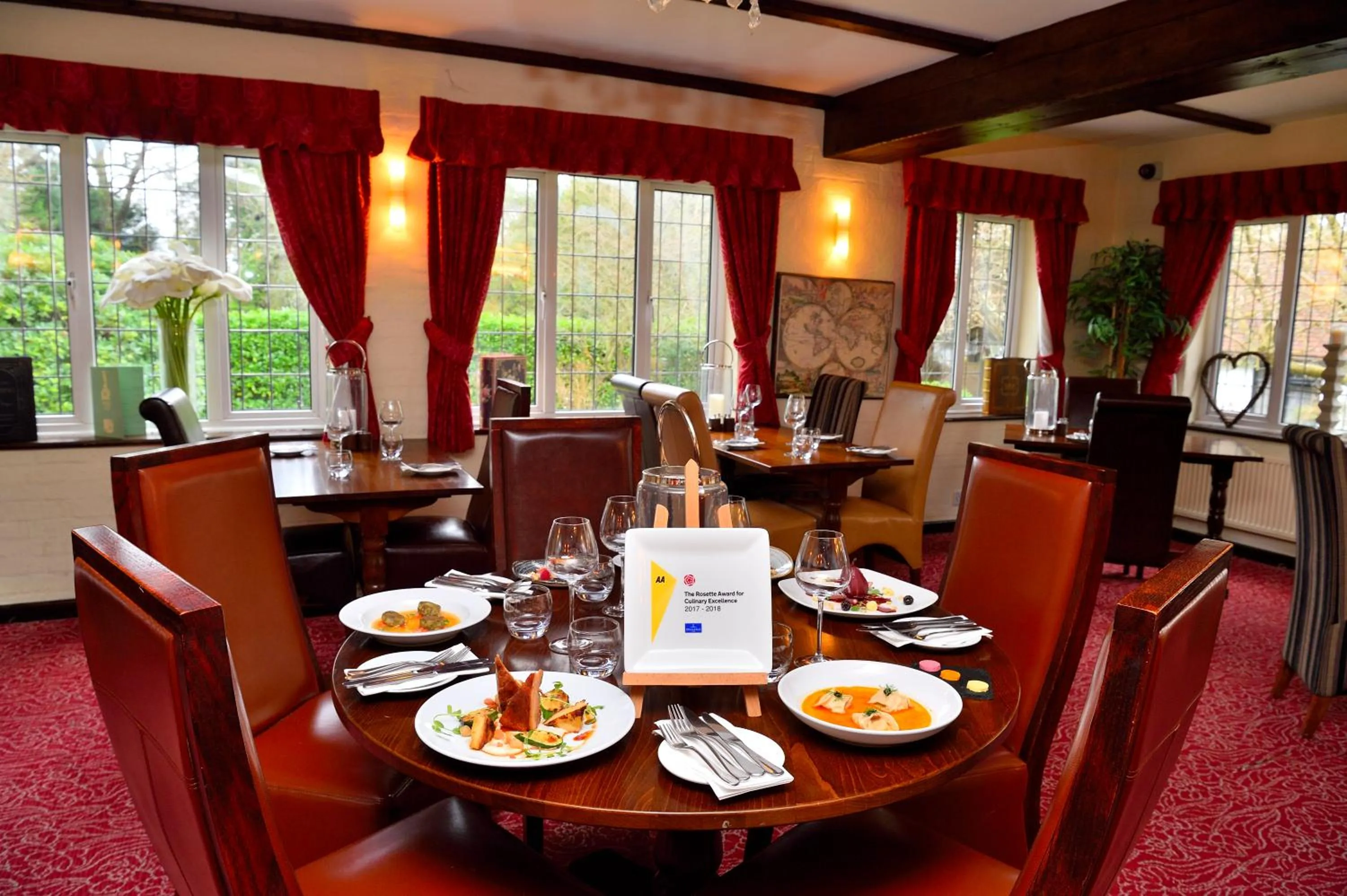 Restaurant/places to eat in The Roundabout Hotel