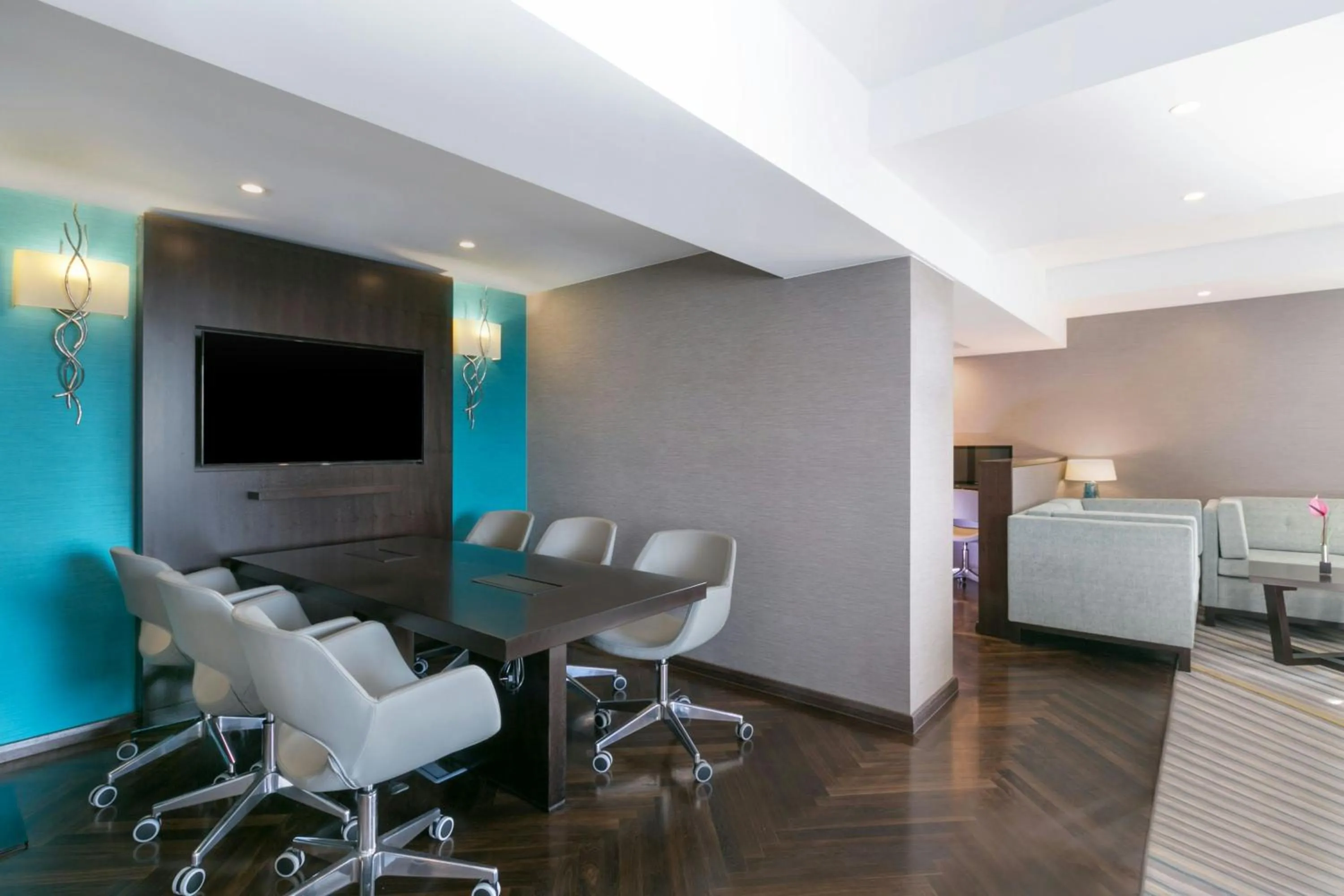 Lounge or bar in Sheraton Bucharest Hotel