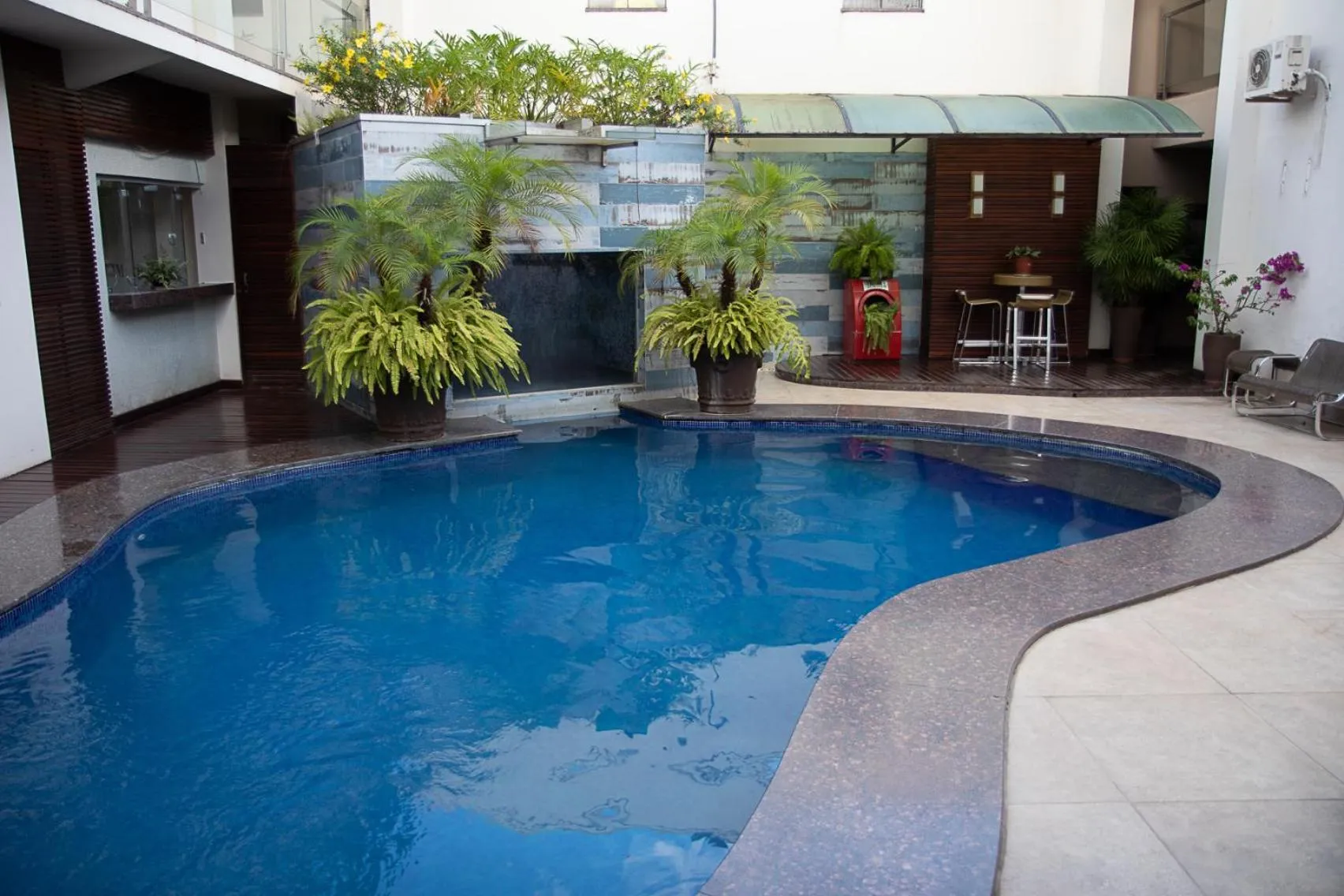 Pool view in Maximus Business by - Easy Hotéis