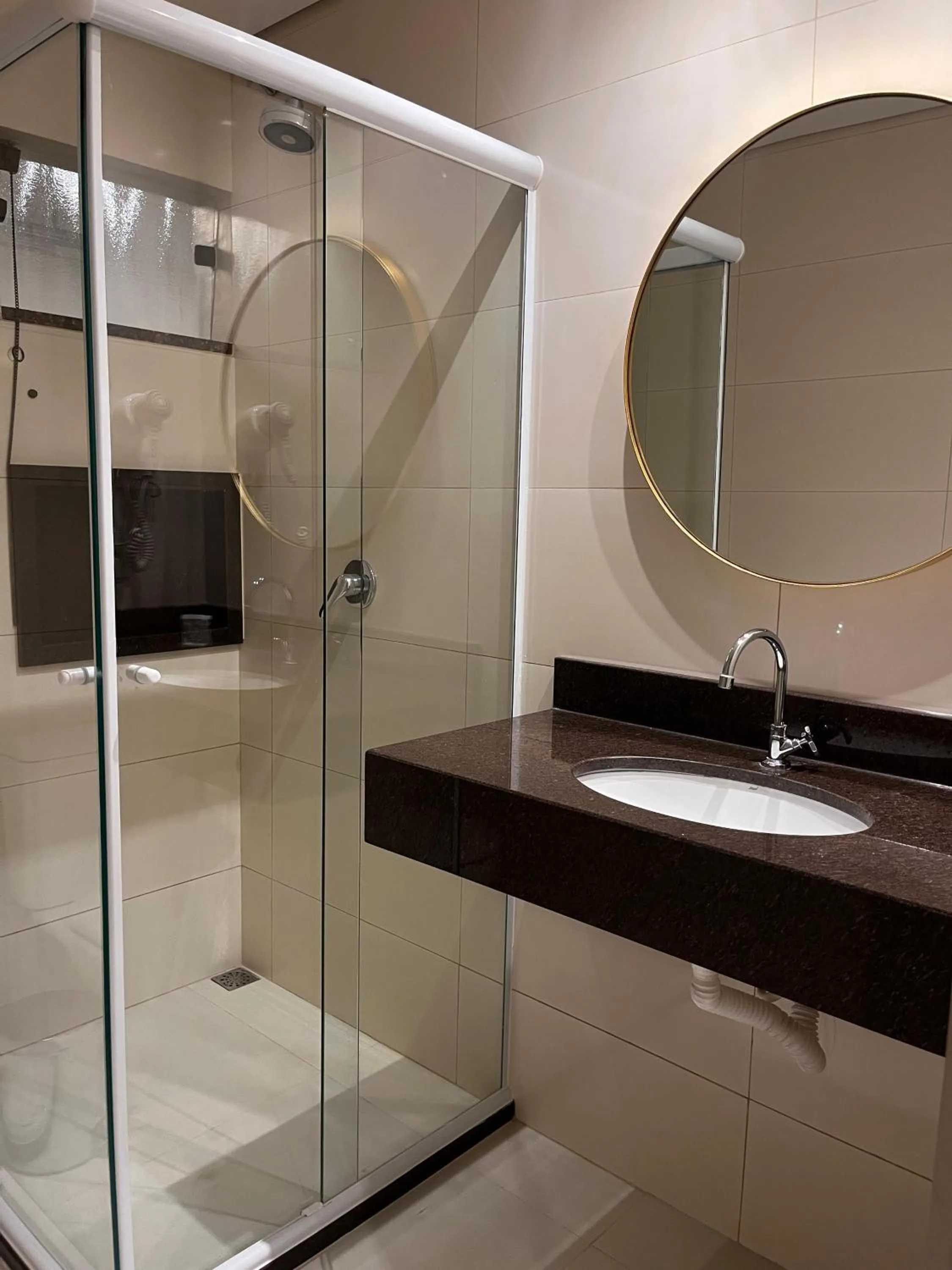 Bathroom in Maximus Business by - Easy Hotéis