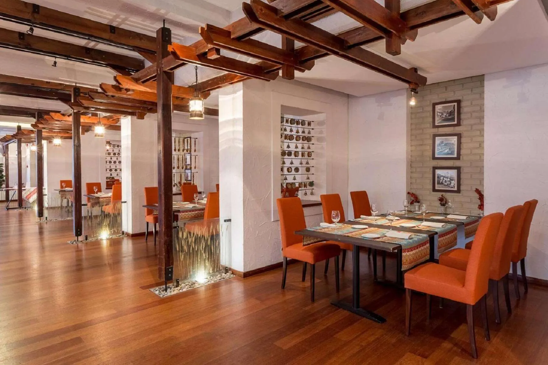 Restaurant/places to eat in Ramada by Wyndham Bucharest Parc Hotel