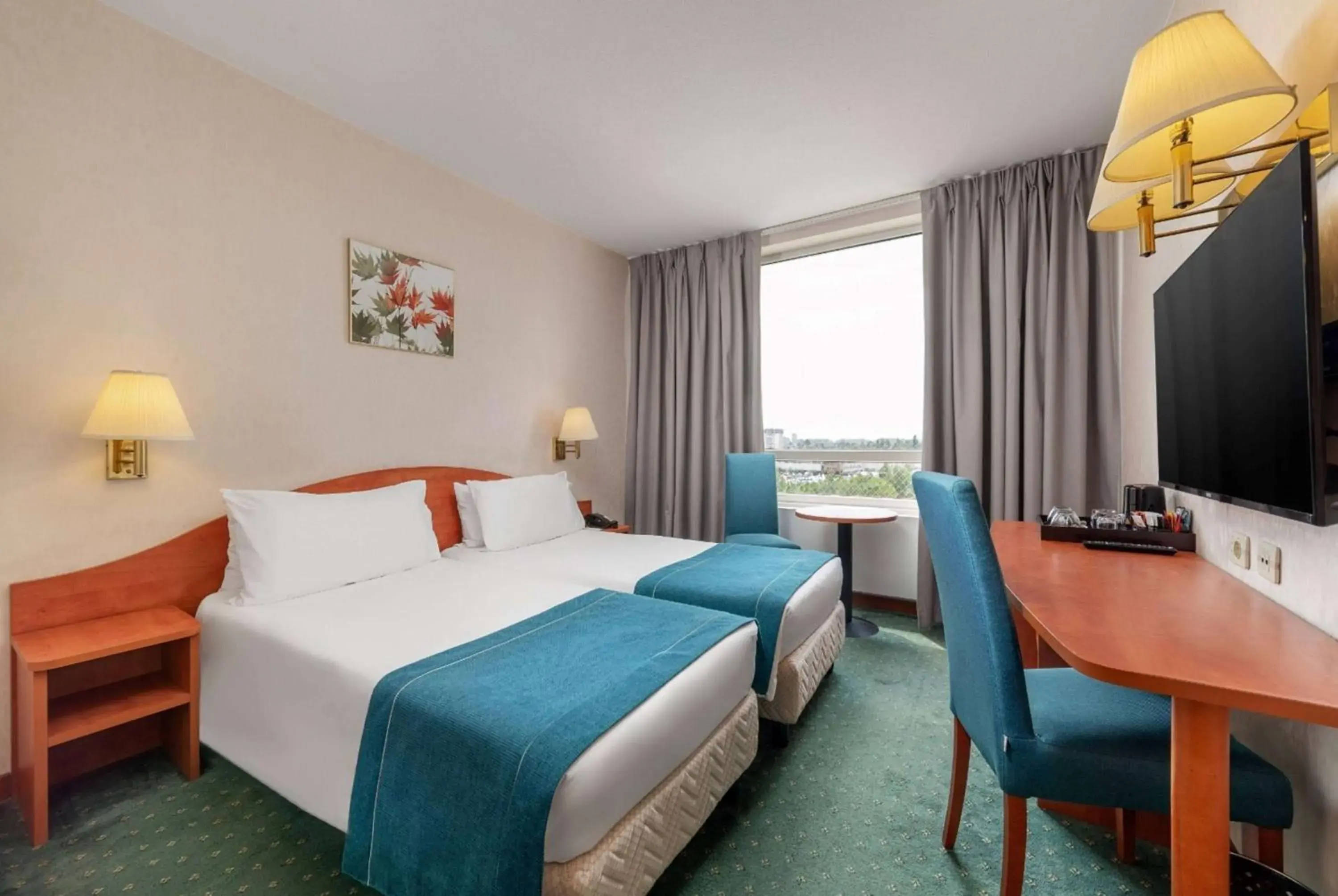 TWIN ROOM WITH TWO TWIN BEDS, NON-SMOKING - single occupancy in Ramada by Wyndham Bucharest Parc Hotel TWIN ROOM WITH TWO TWIN BEDS, NON-SMOKING - single occupancy in Ramada by Wyndham Bucharest Parc Hotel