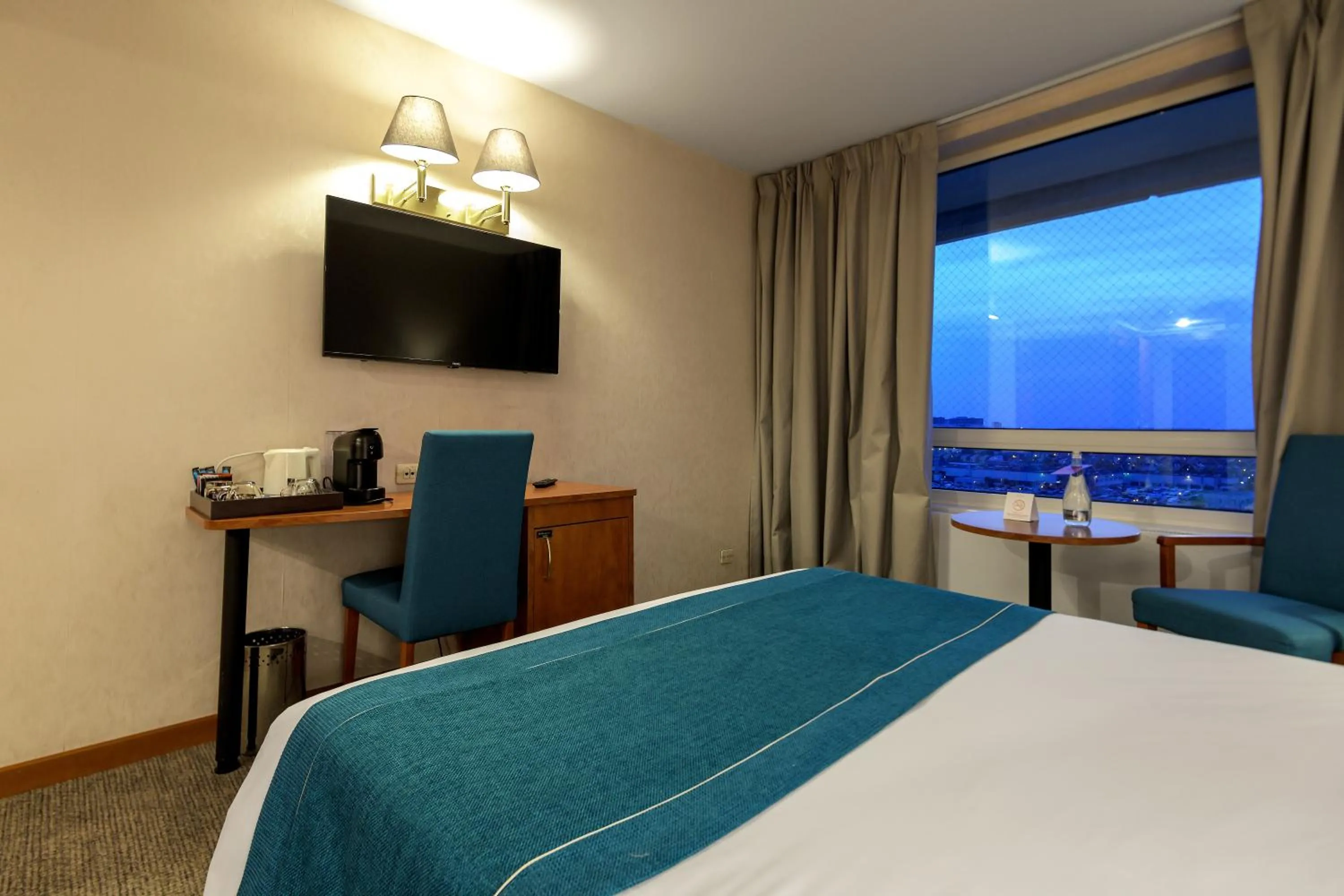 TV and multimedia in Ramada by Wyndham Bucharest Parc Hotel