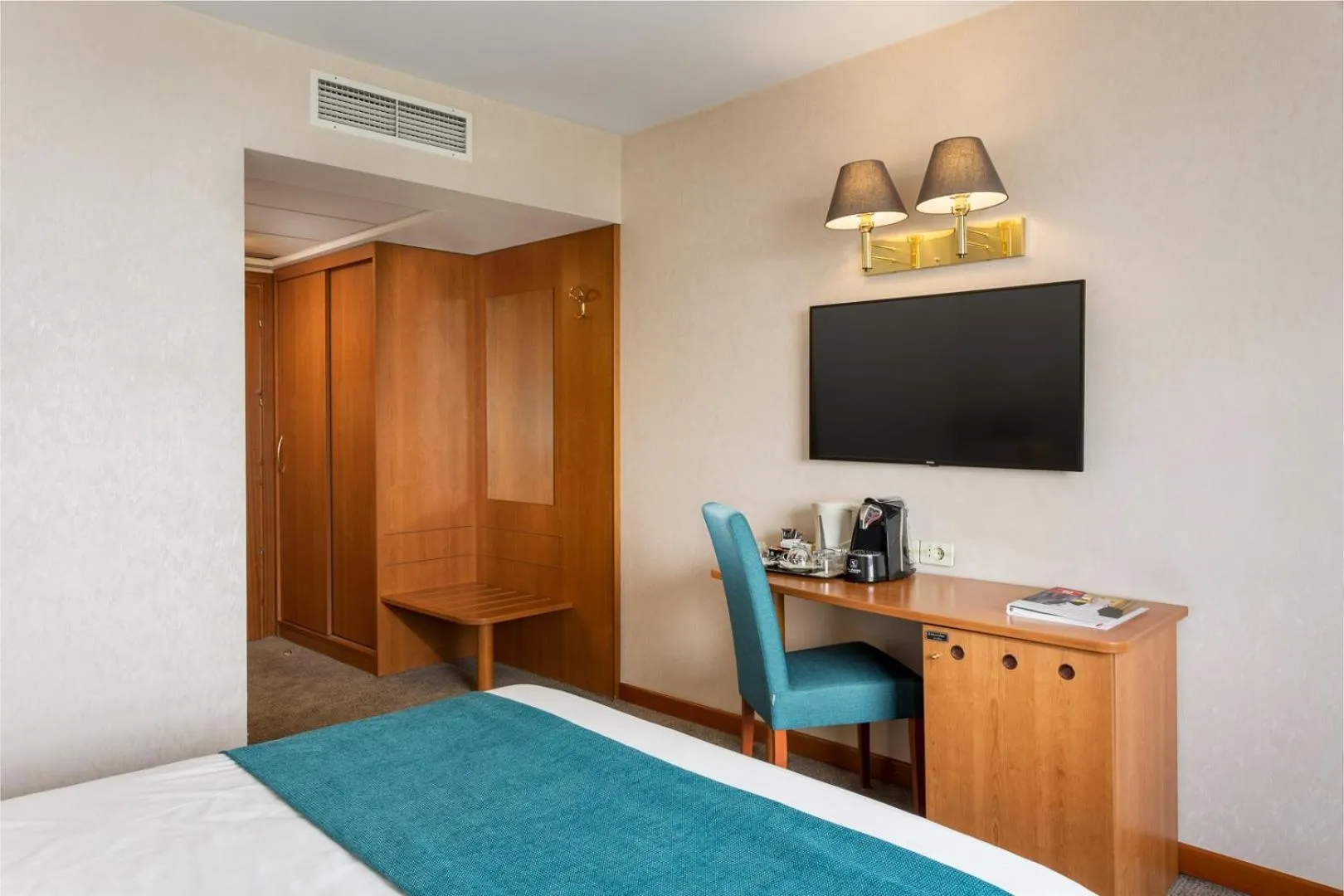 TV and multimedia in Ramada by Wyndham Bucharest Parc Hotel