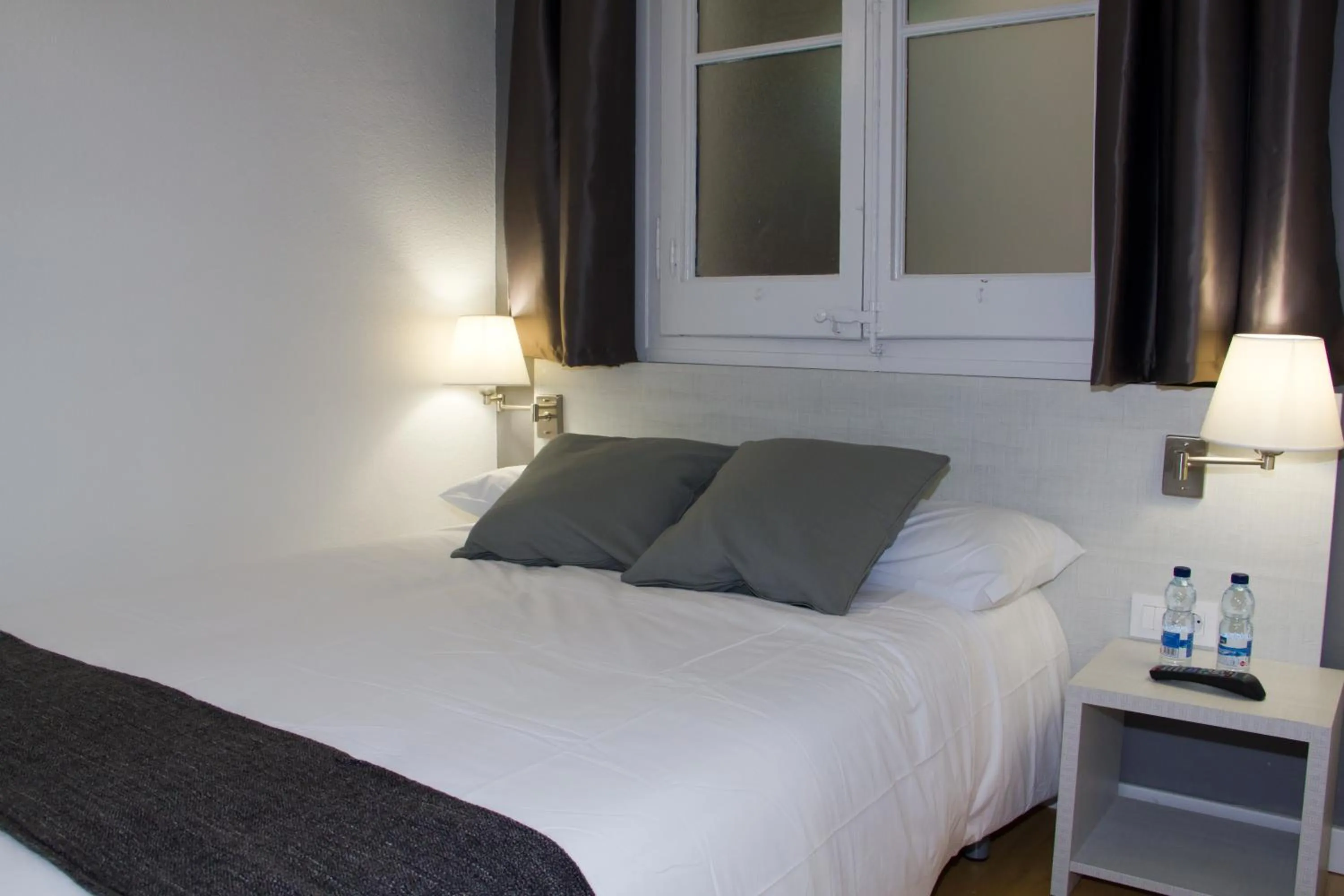 Bed in Hostalin Barcelona Diputacion