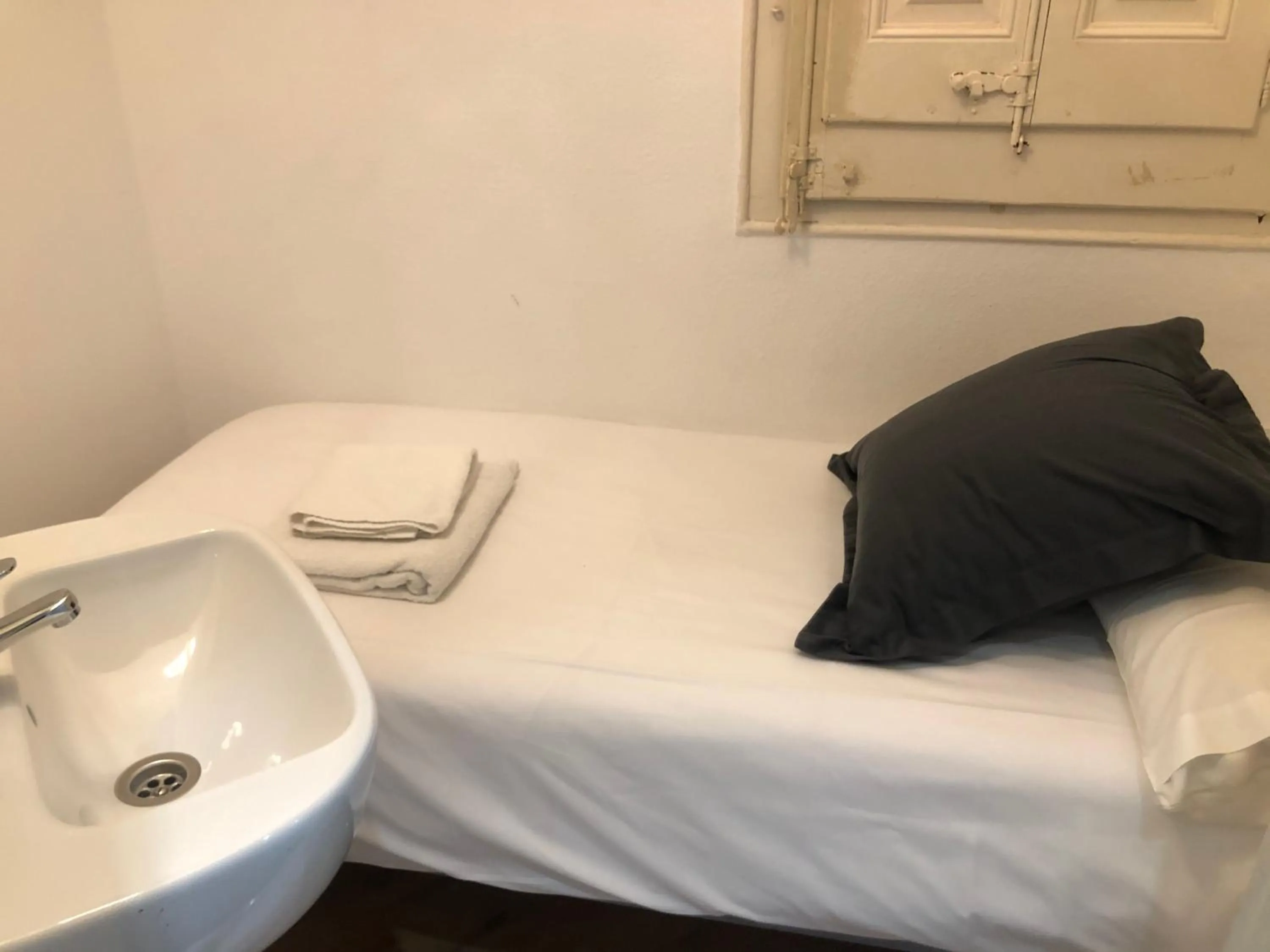 Bed in Hostalin Barcelona Diputacion