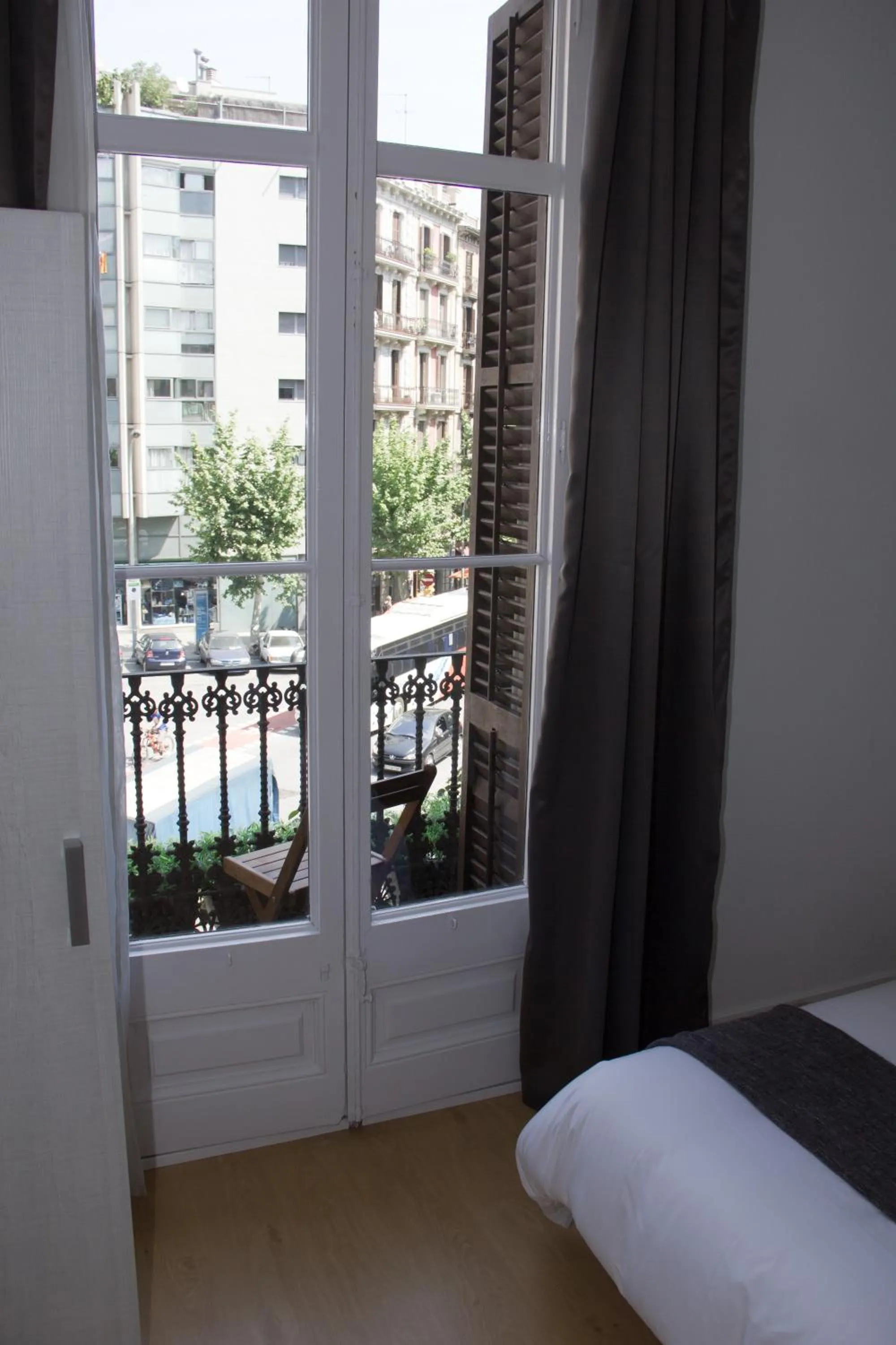 Balcony/Terrace, Bed in Hostalin Barcelona Diputacion