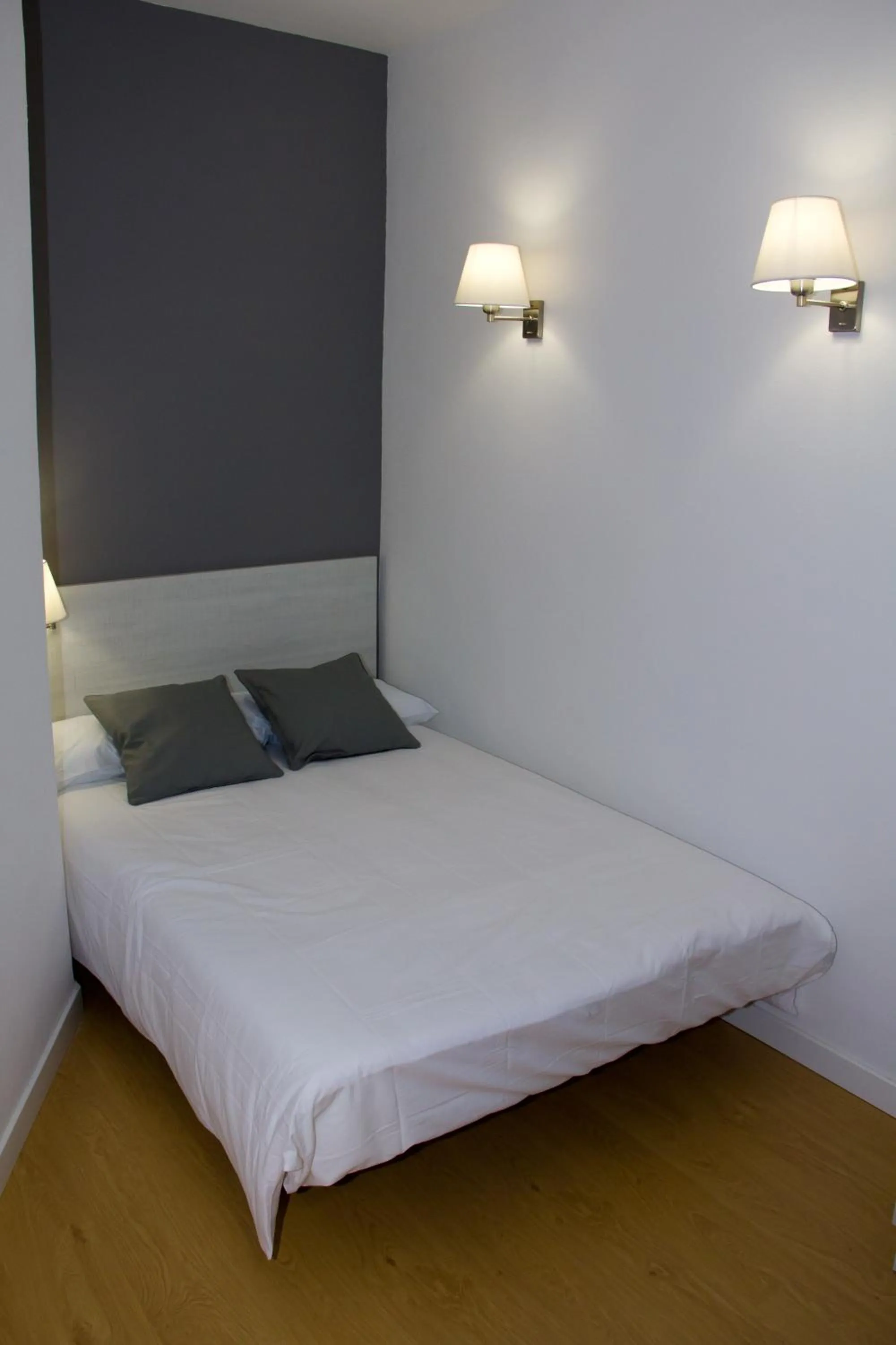 Bed in Hostalin Barcelona Diputacion