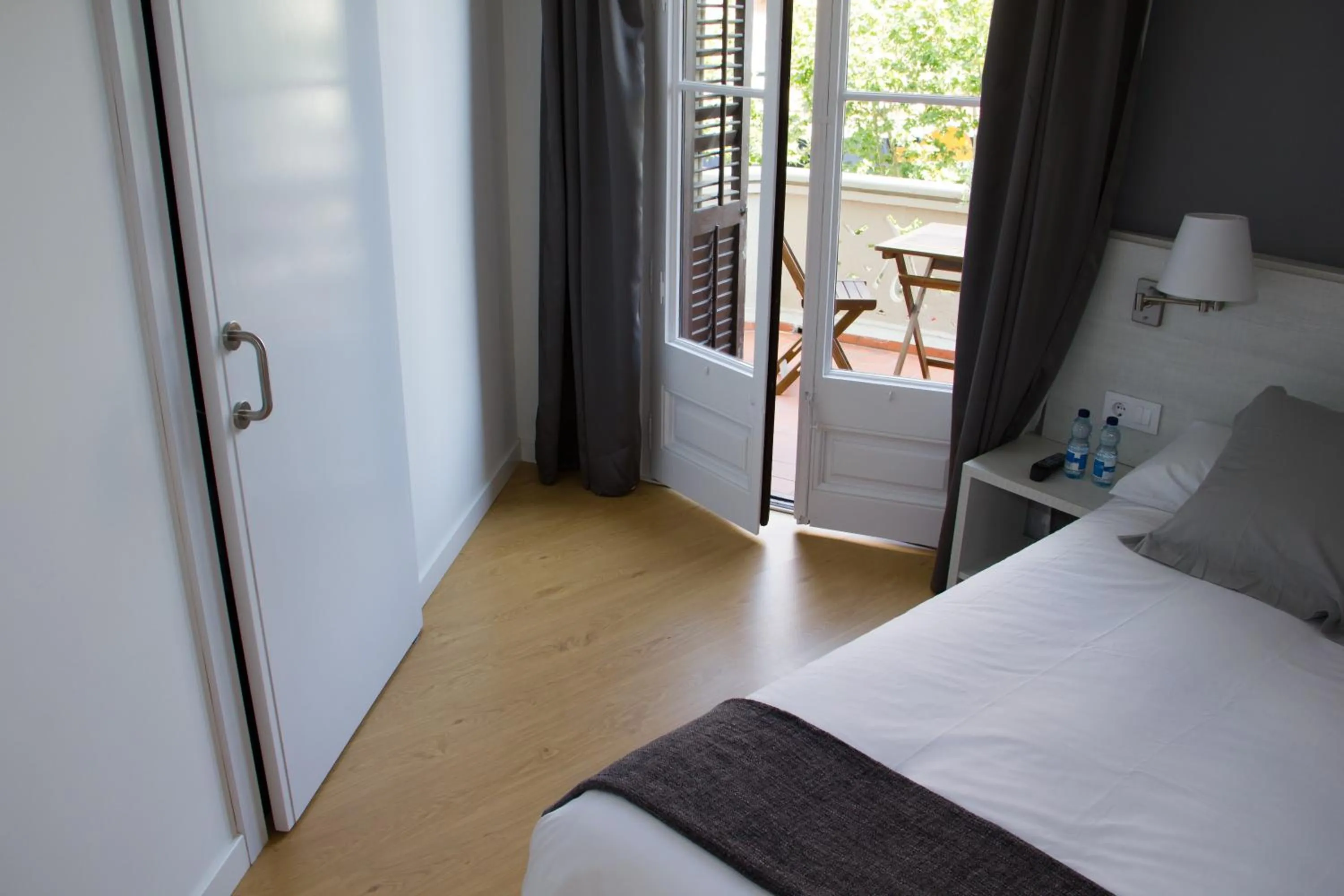 Bed in Hostalin Barcelona Diputacion