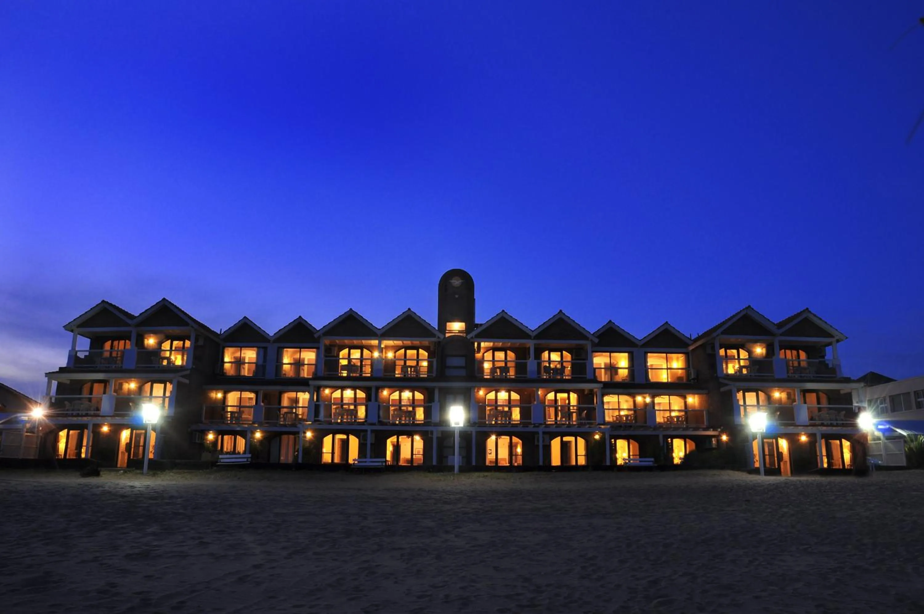 Facade/entrance in Carilo Soleil By HS