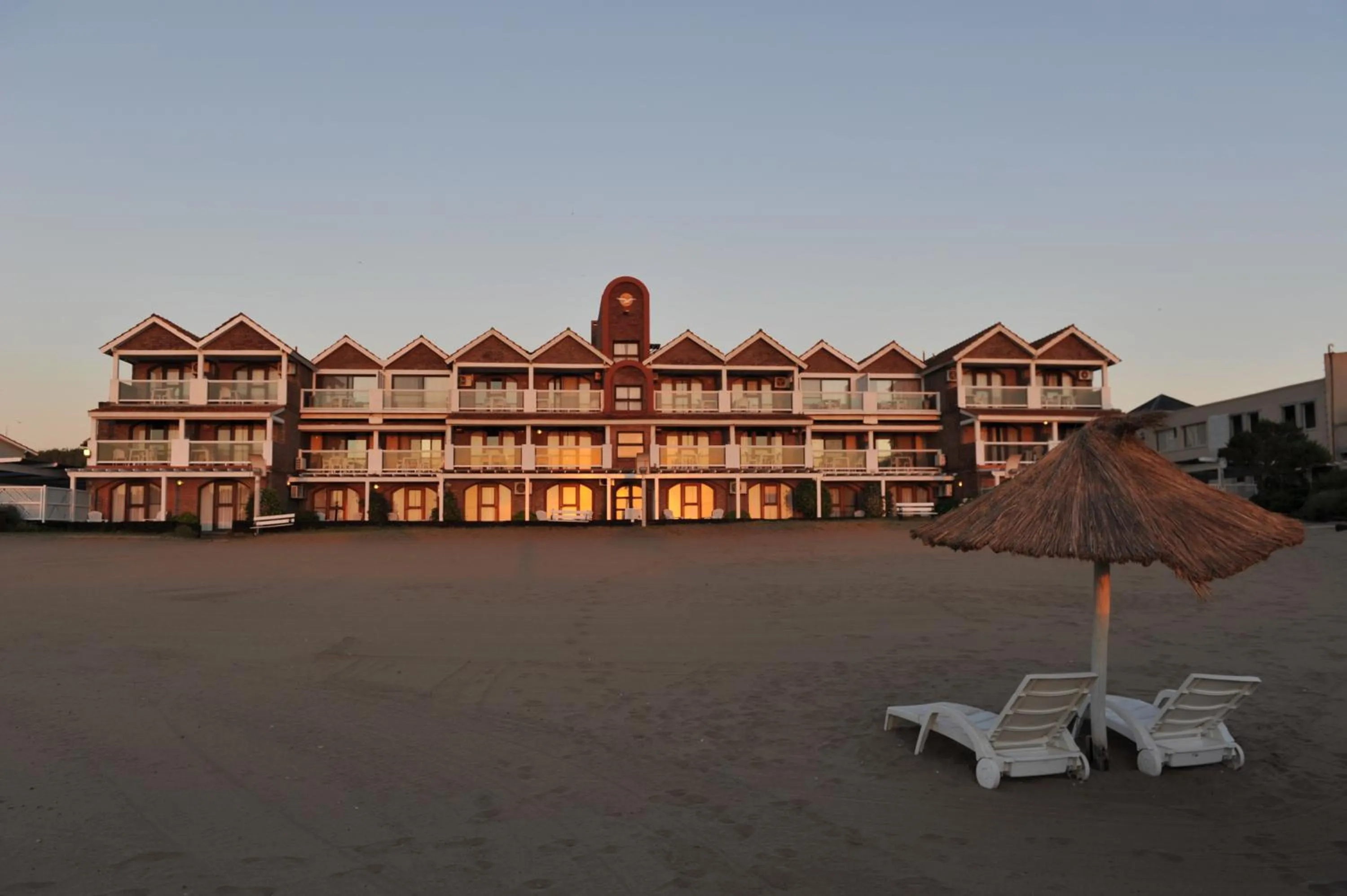 Facade/entrance in Carilo Soleil By HS