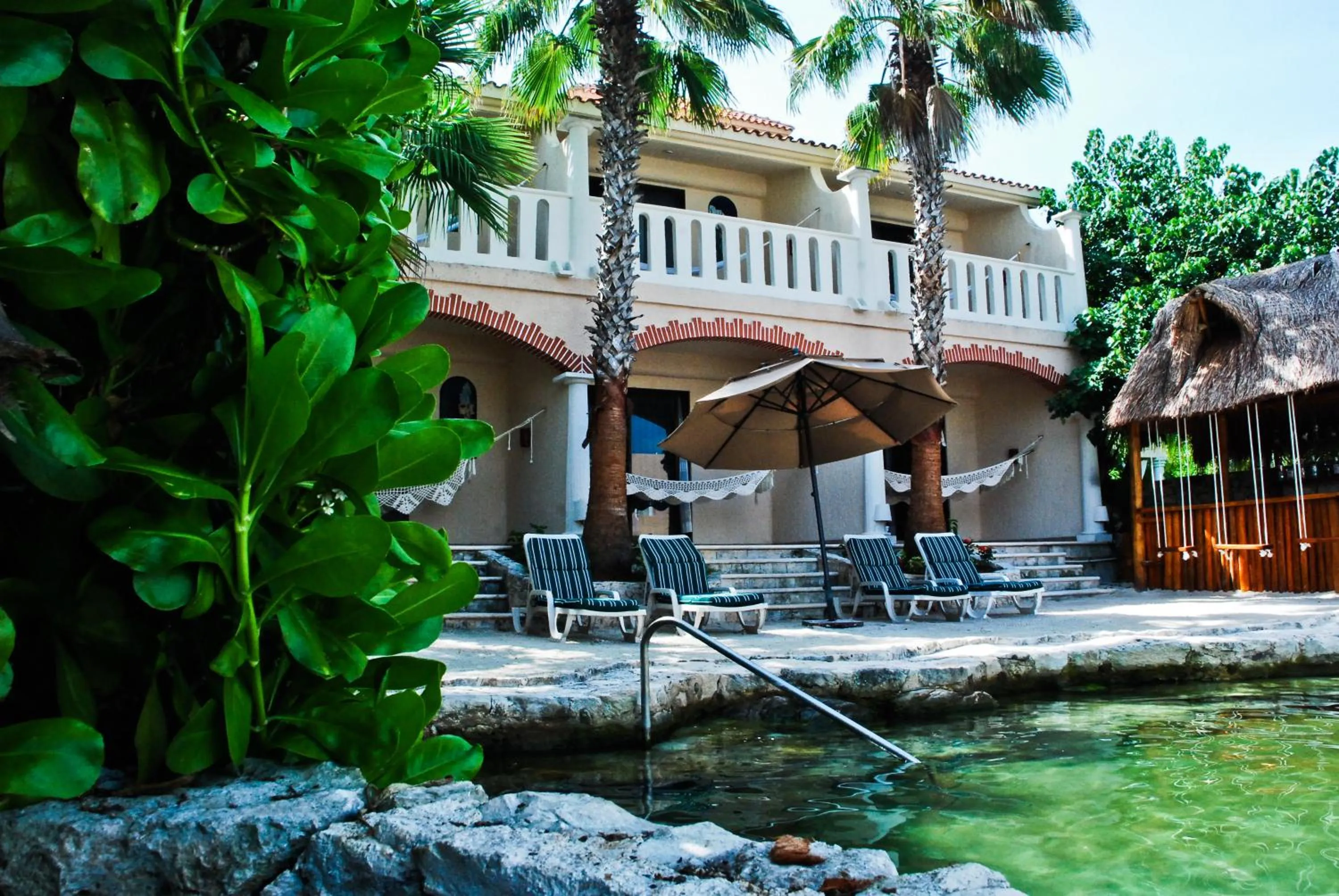 Facade/entrance in Chez Waffle Hotel