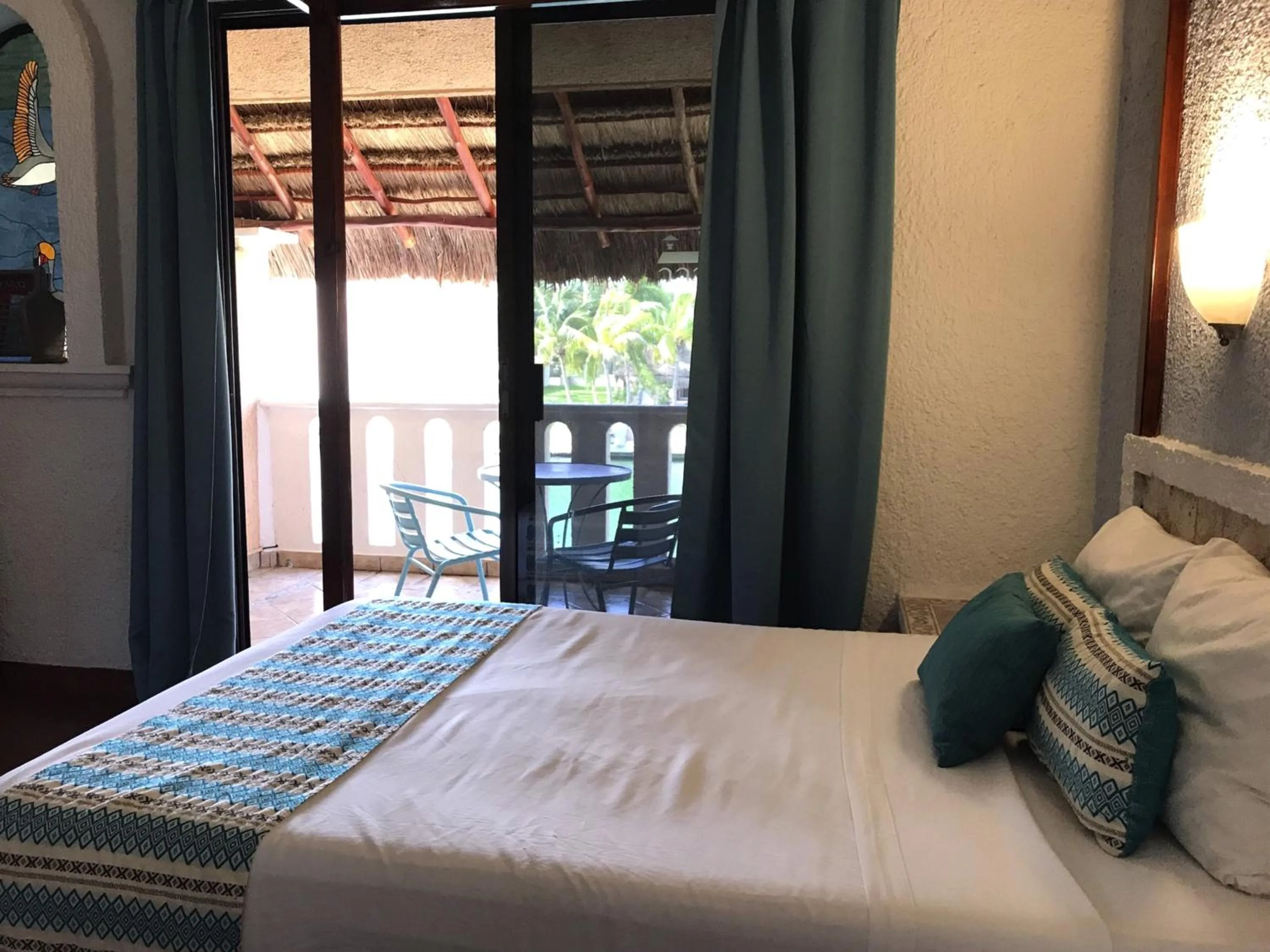 Balcony/Terrace, Bed in Chez Waffle Hotel