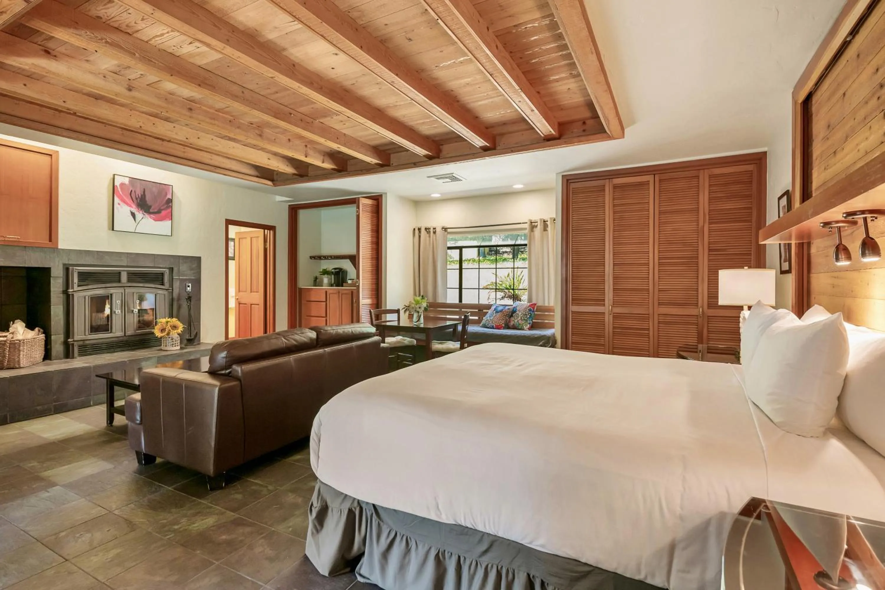 Photo of the whole room, Bed in Sonoma Coast Villa