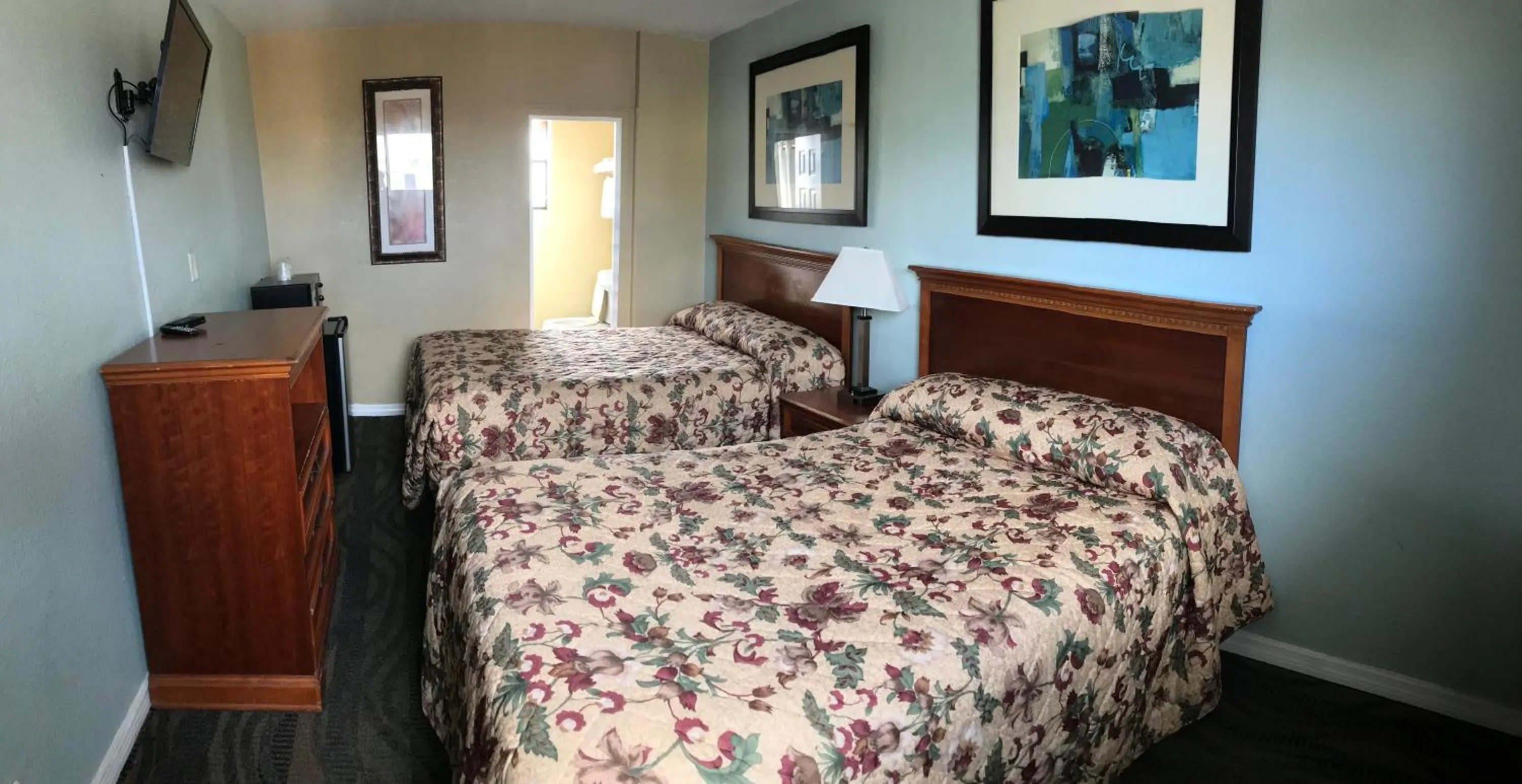 Bed in San Marina Motel Daytona