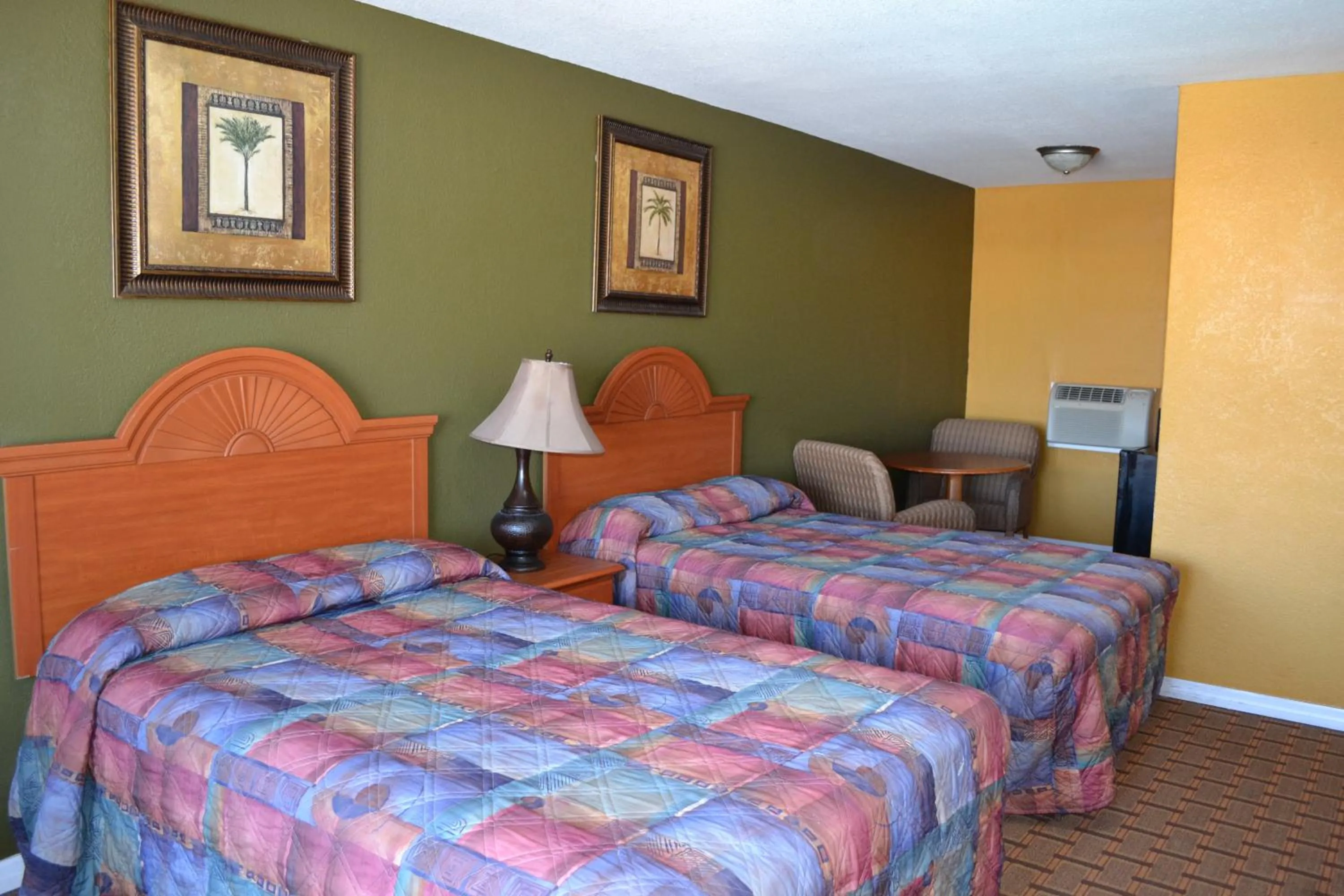 Bed in San Marina Motel Daytona