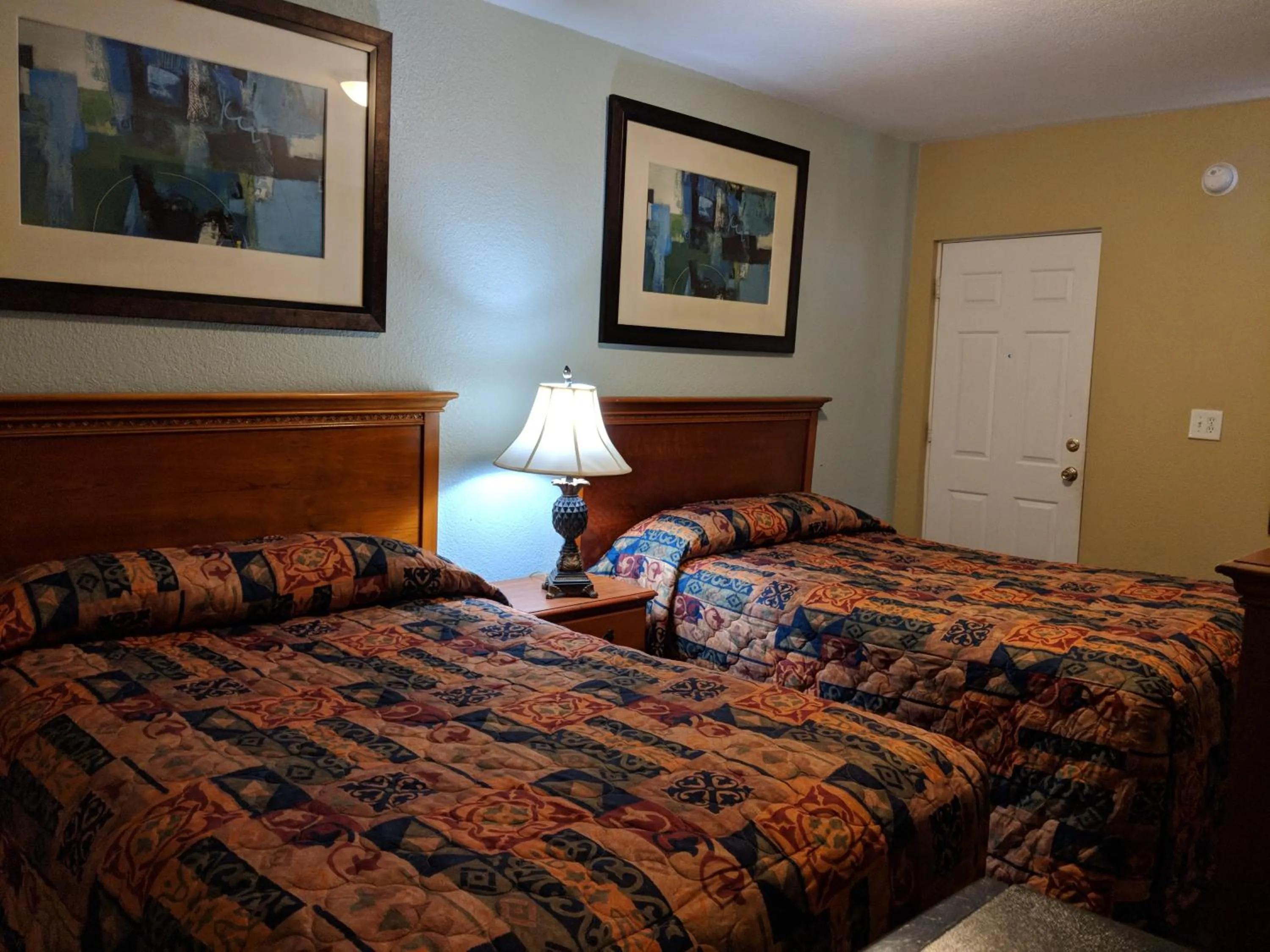 Bed in San Marina Motel Daytona