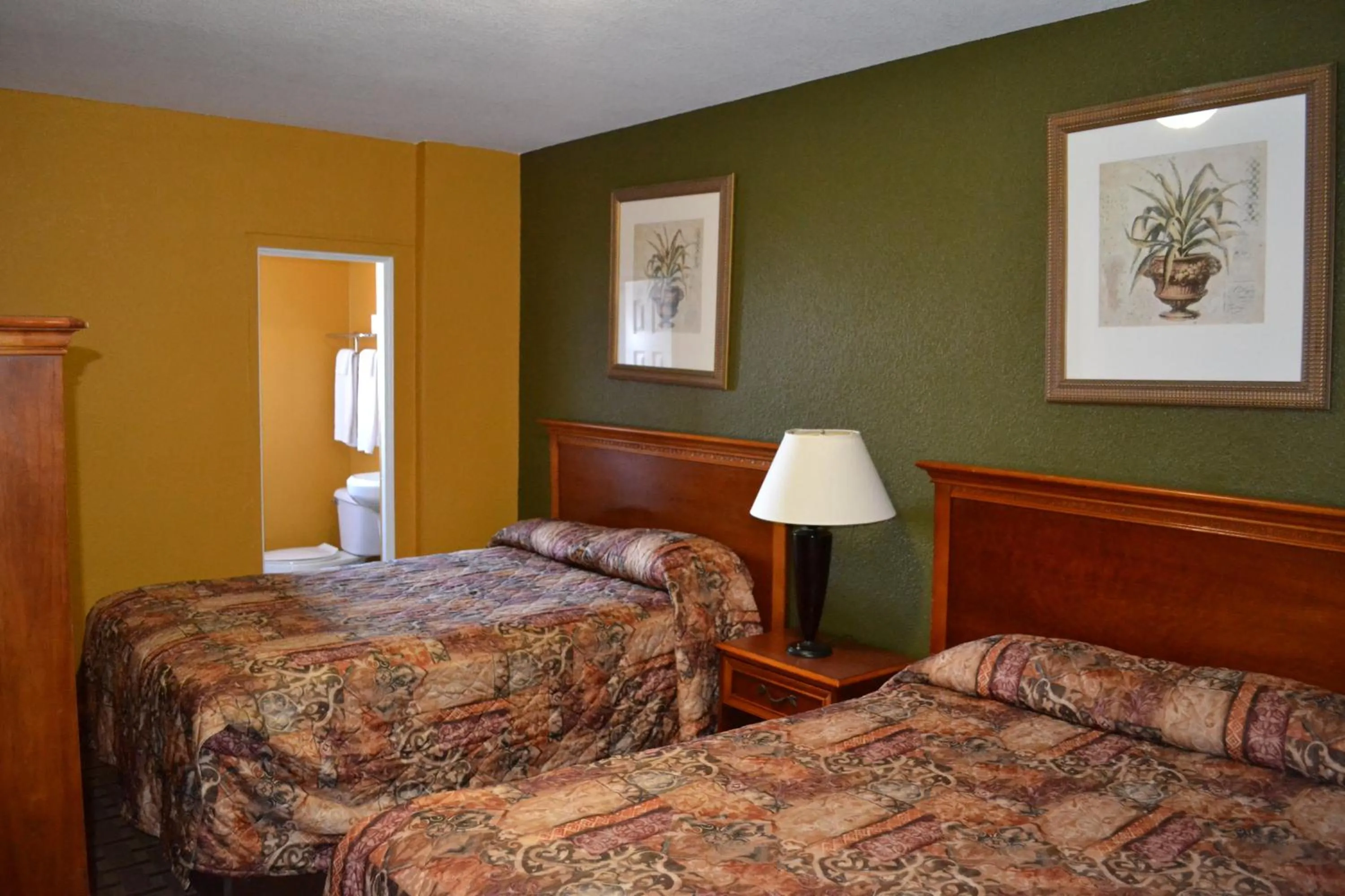 Bed in San Marina Motel Daytona