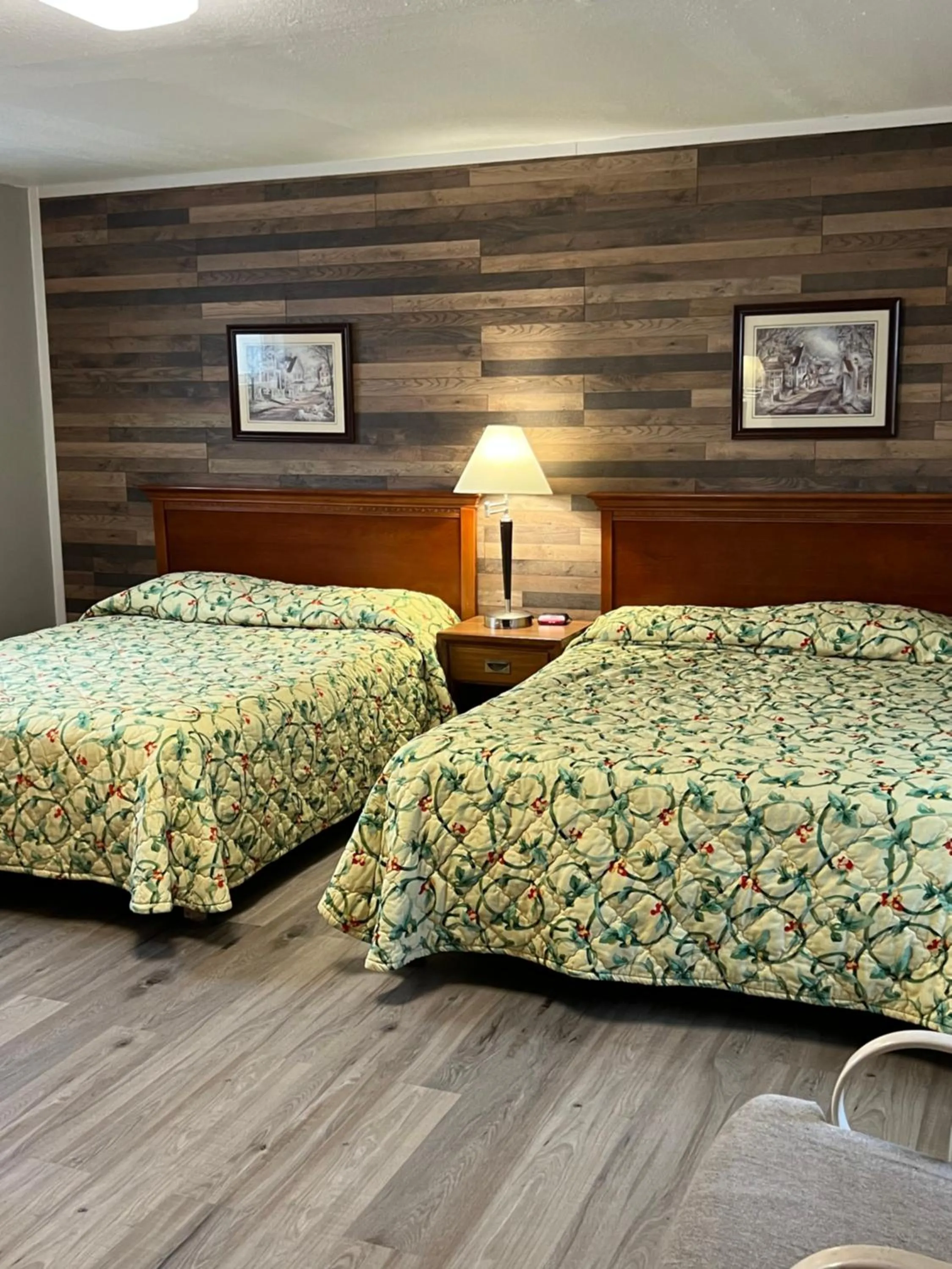 Bed in Doray Motel Lake George