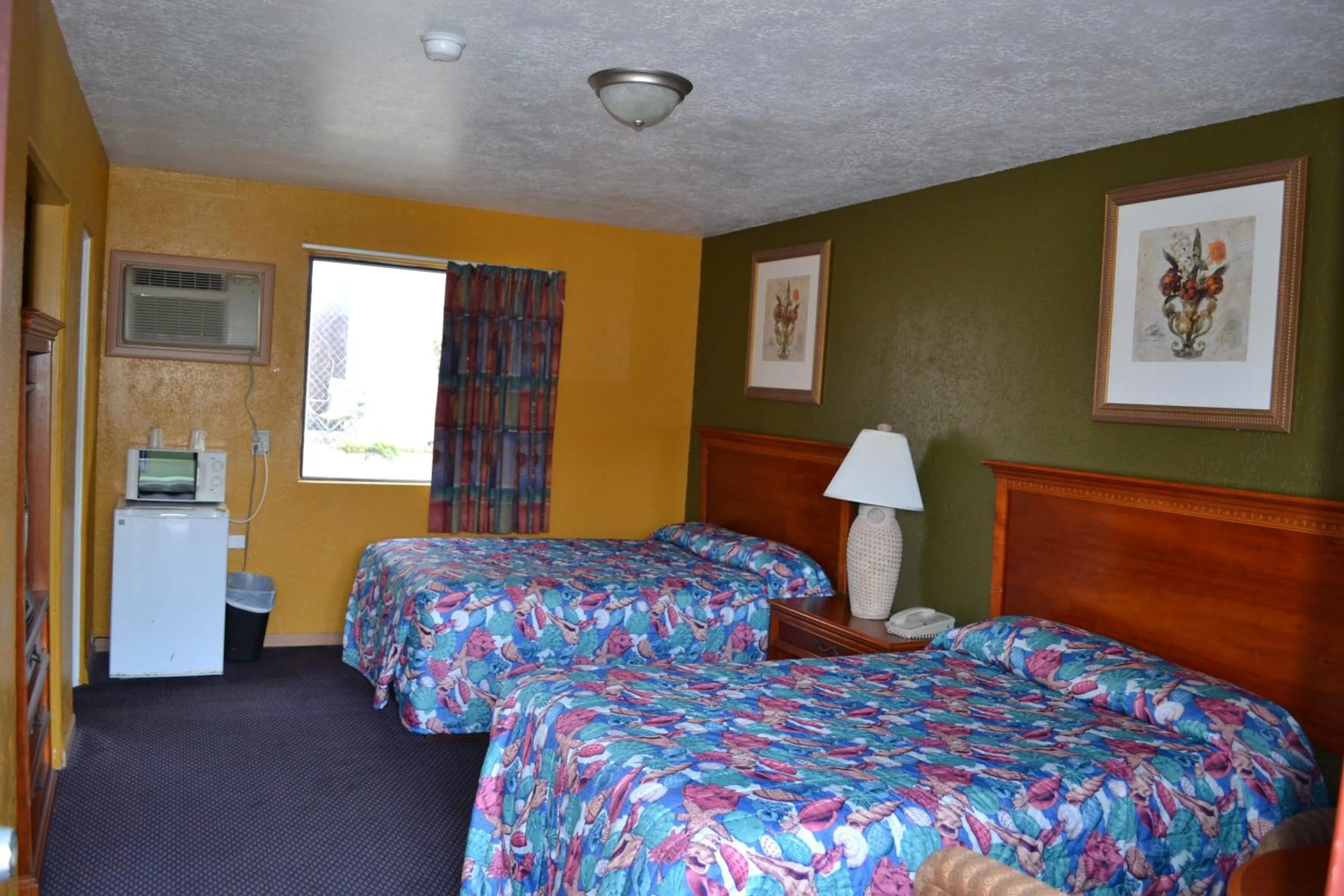 Bed in Atlantic Economy Inn