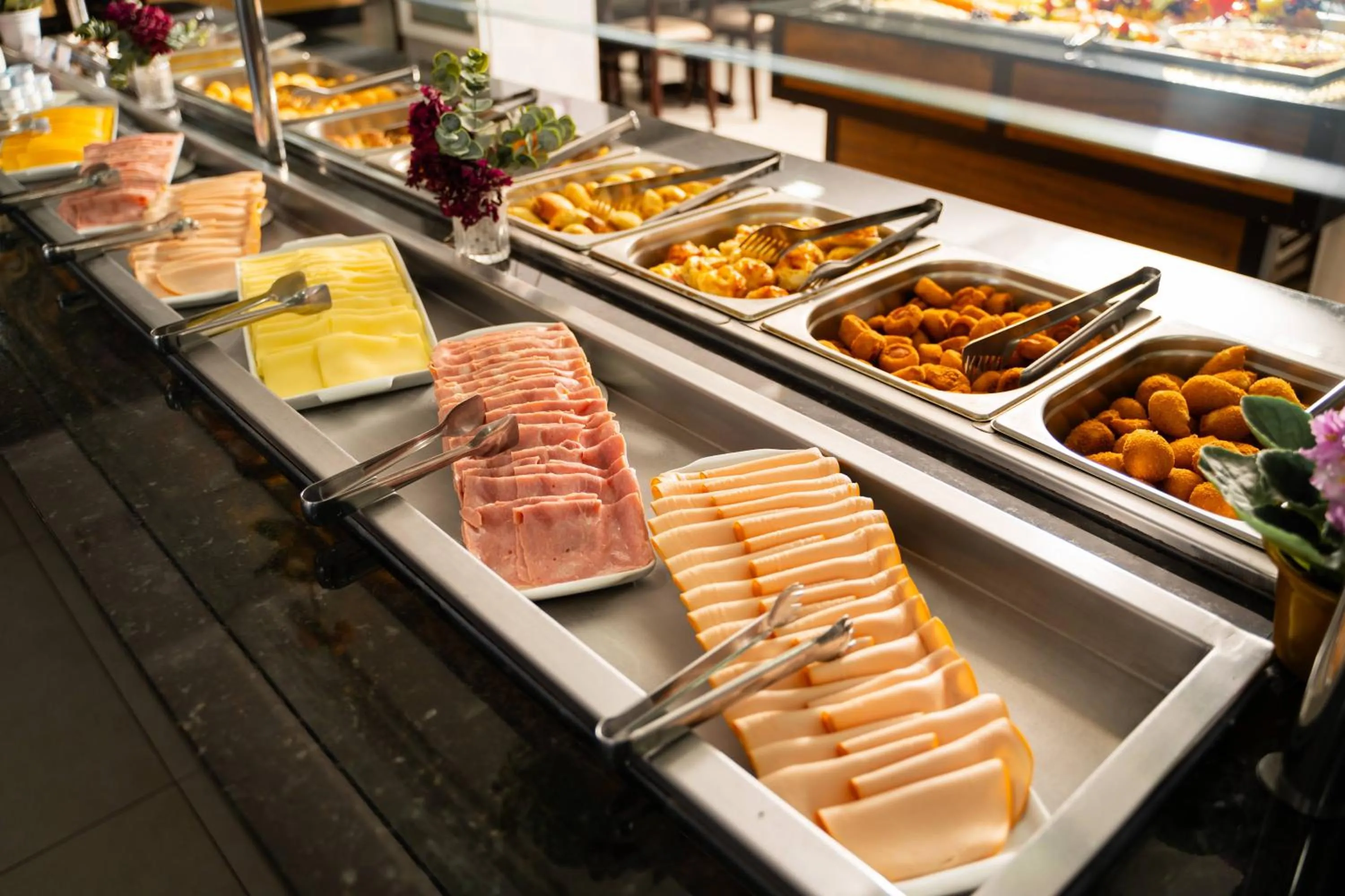 Buffet breakfast in Boulevard Beach Canasvieiras Hotel