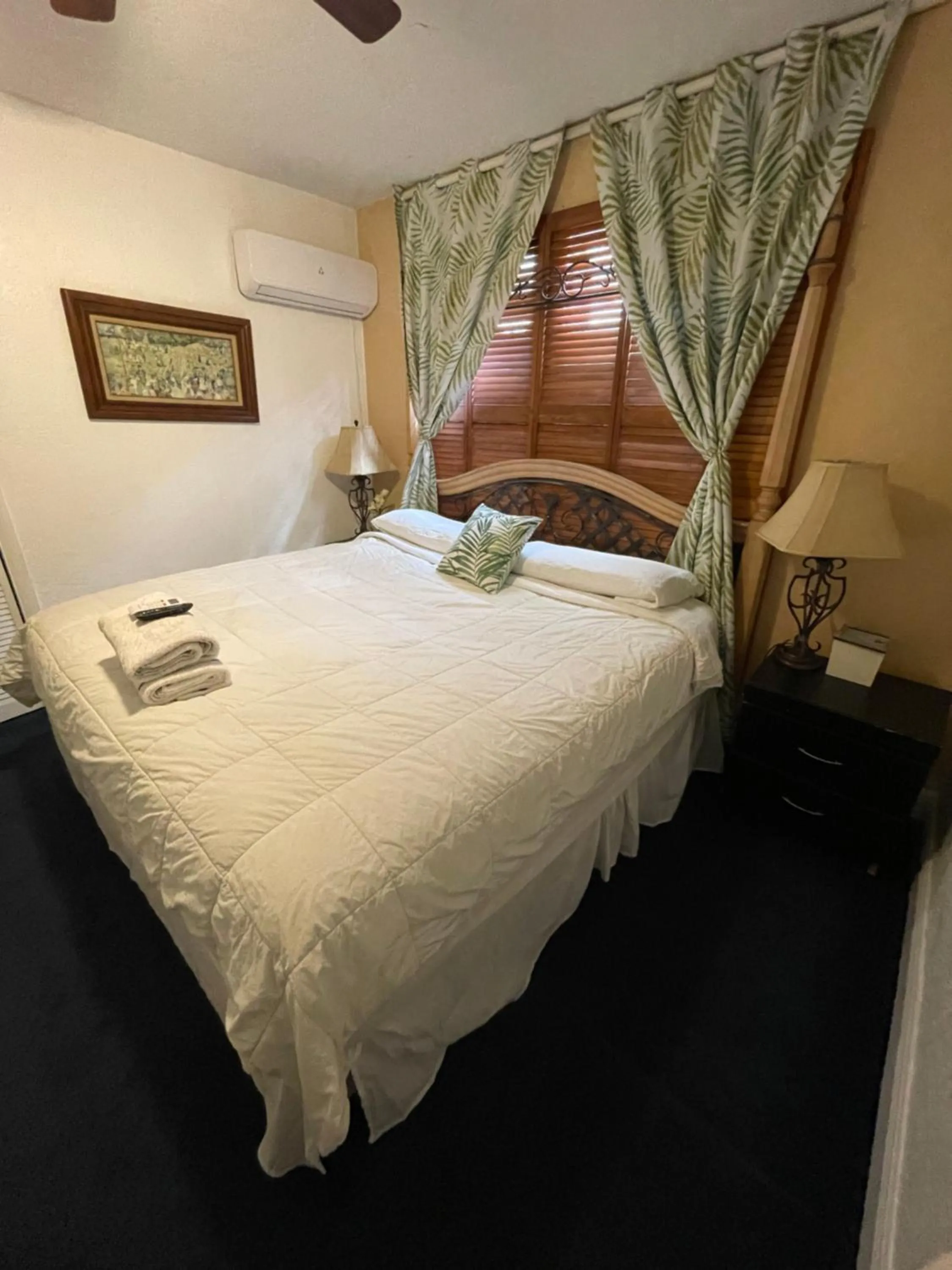 Photo of the whole room, Bed in Habitación Céntrica calle 8 Miami