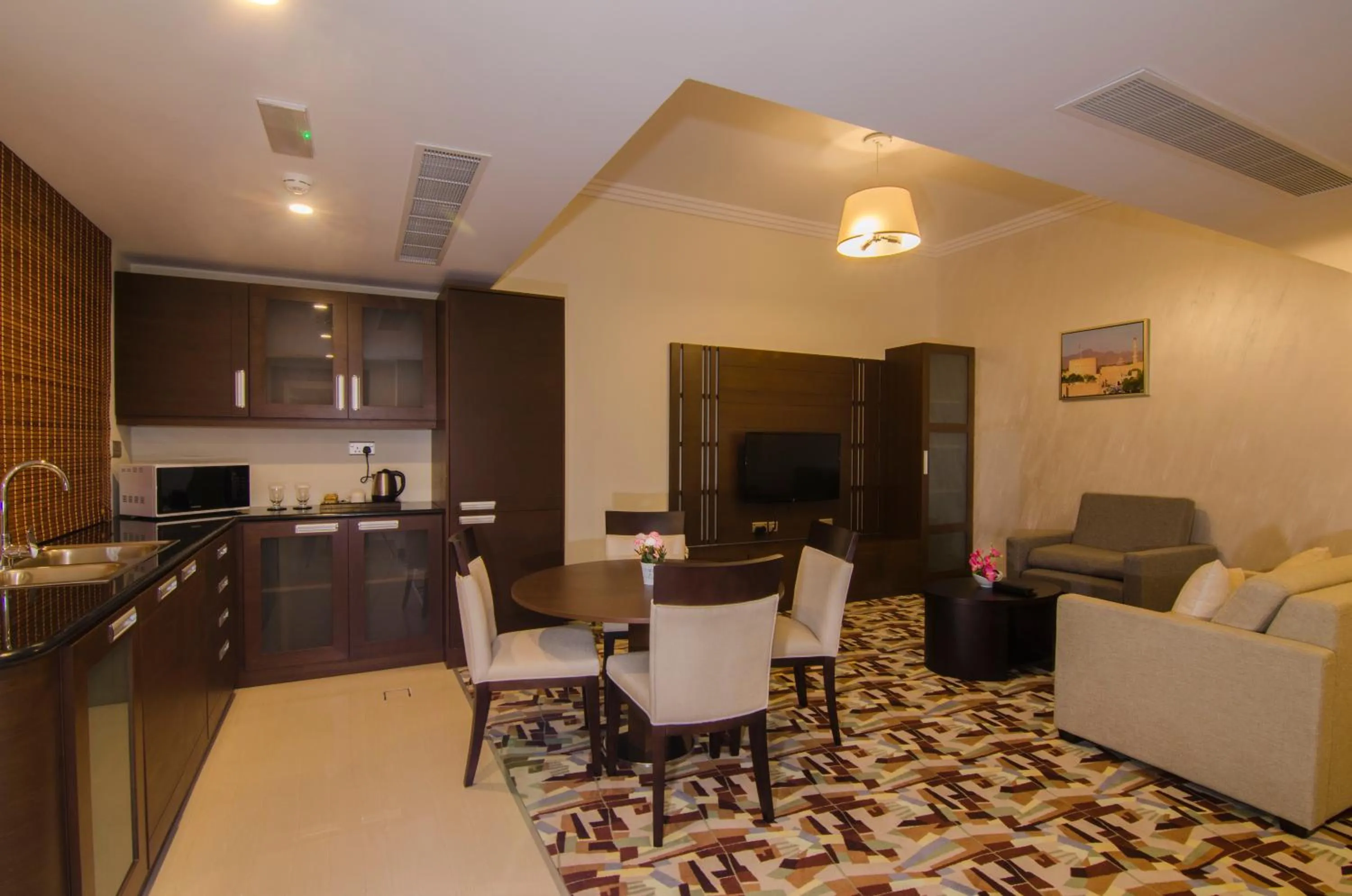 Kitchen or kitchenette in Al Murooj Grand Hotel