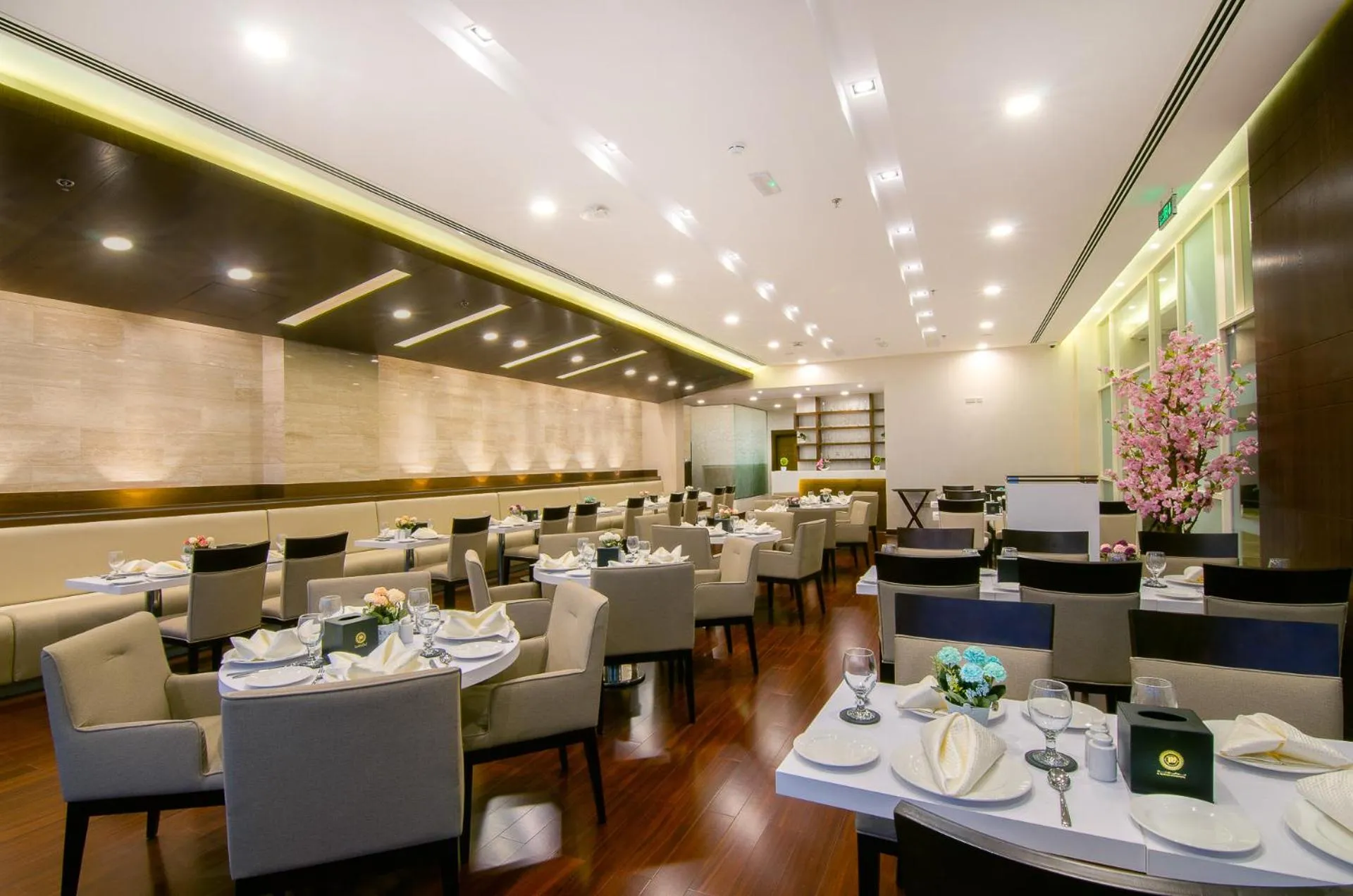 Breakfast in Al Murooj Grand Hotel