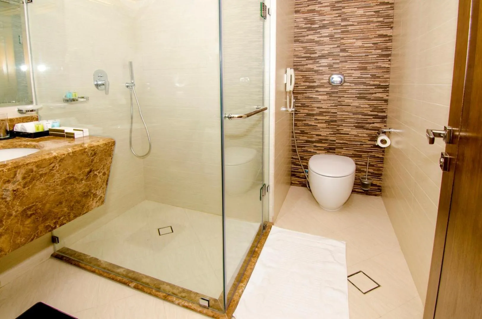Bathroom in Al Murooj Grand Hotel