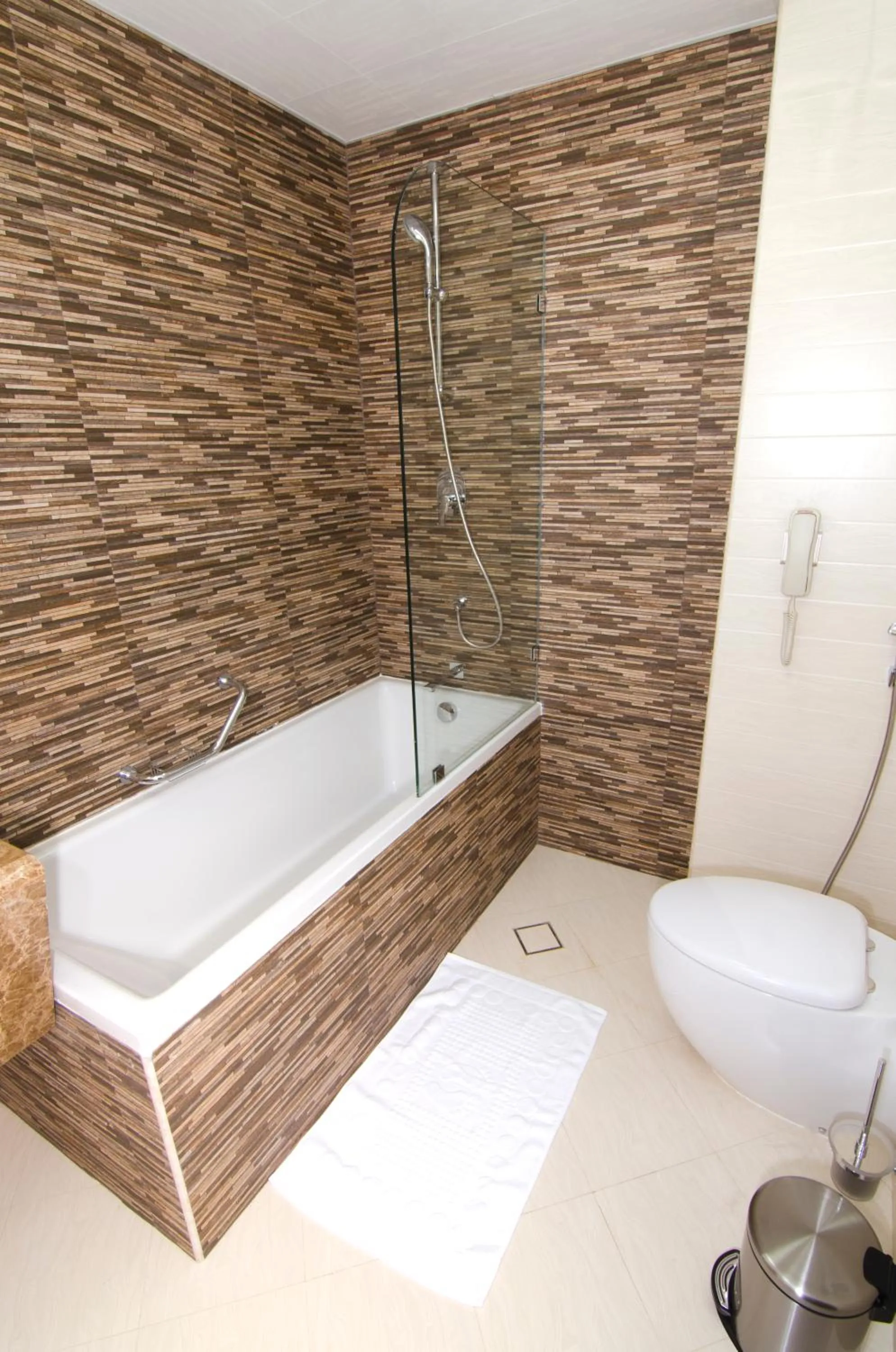 Bathroom in Al Murooj Grand Hotel