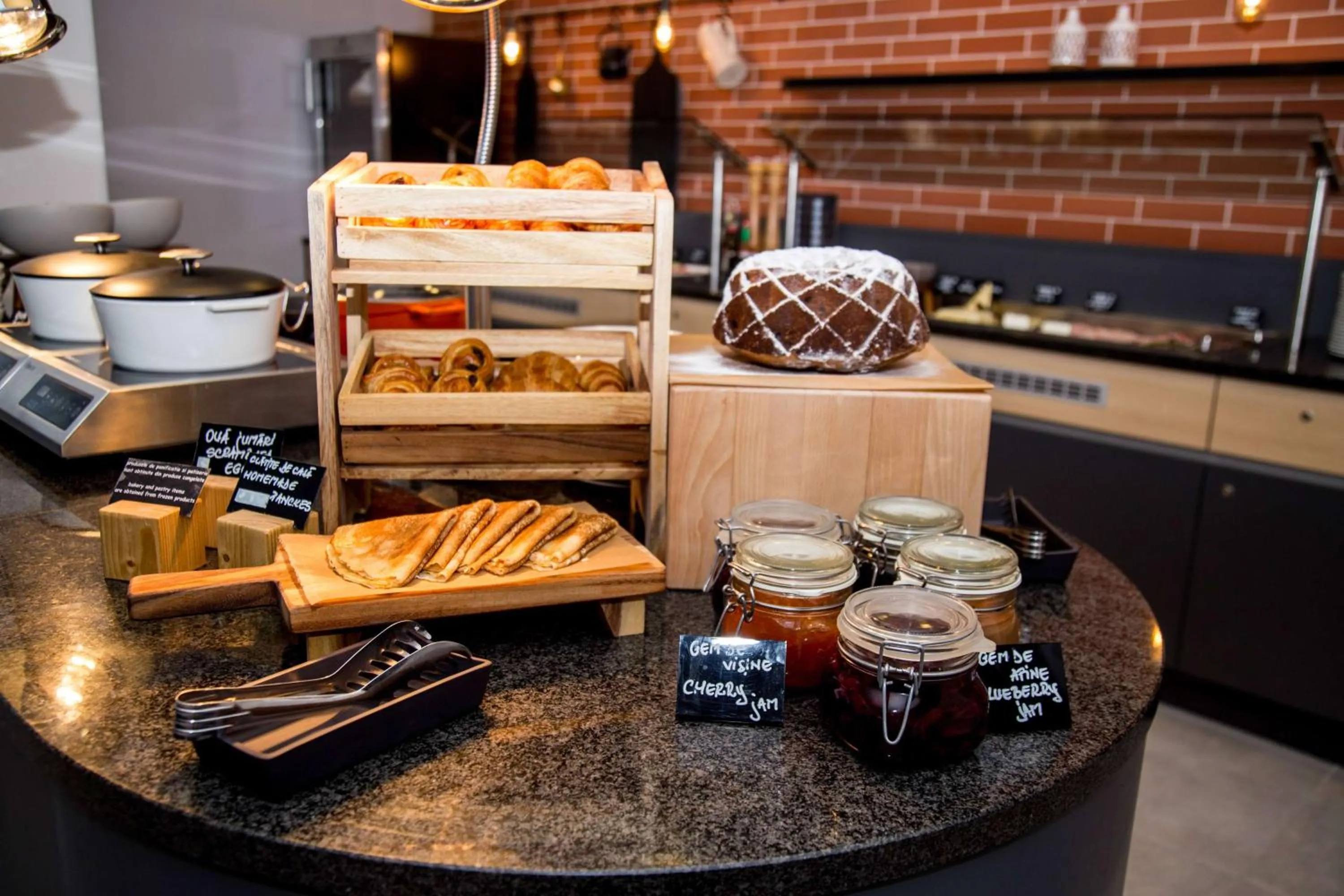 Restaurant/places to eat in Vienna House Easy by Wyndham Bucharest Airport