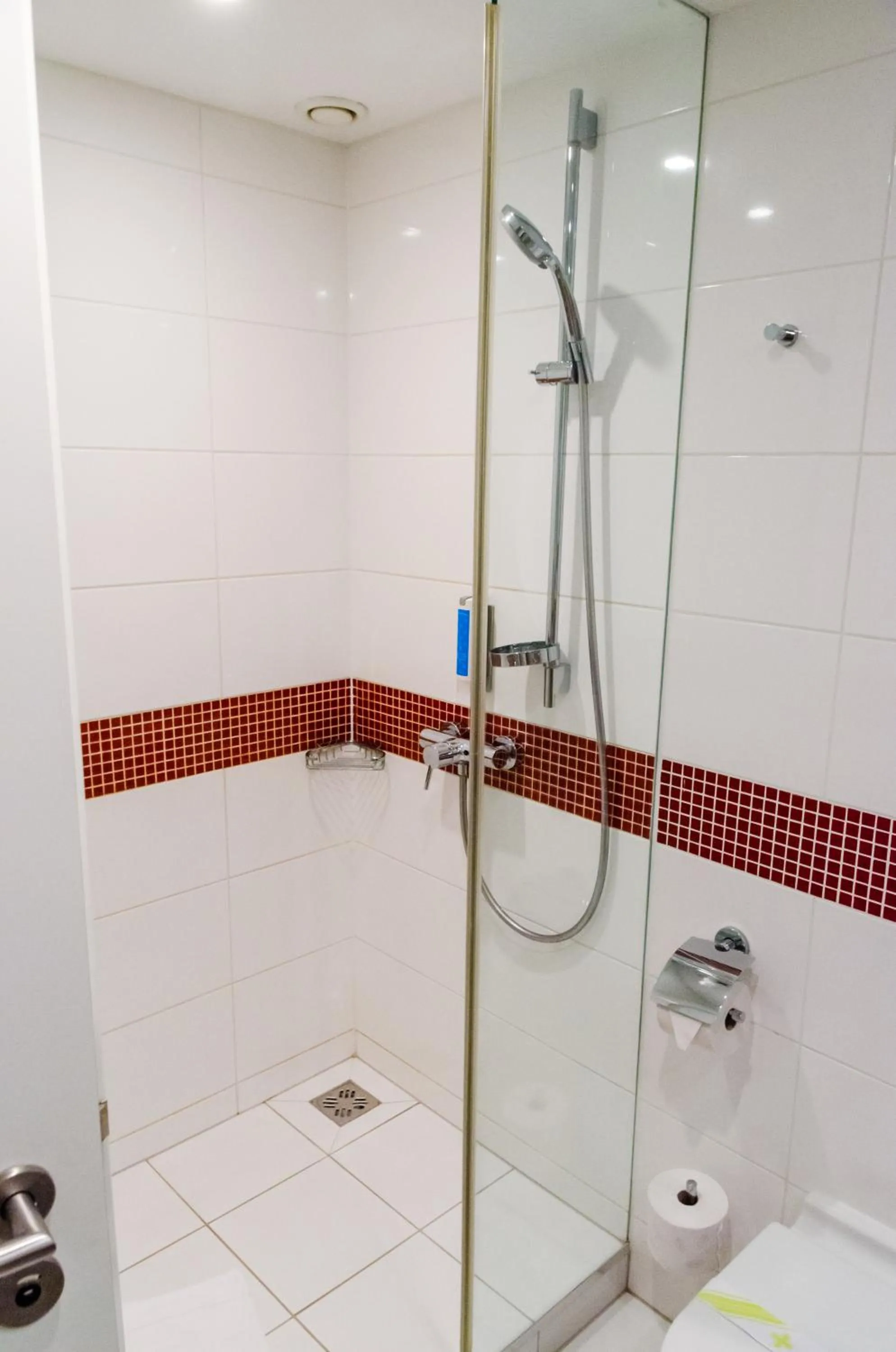 Shower in Vienna House Easy by Wyndham Bucharest Airport