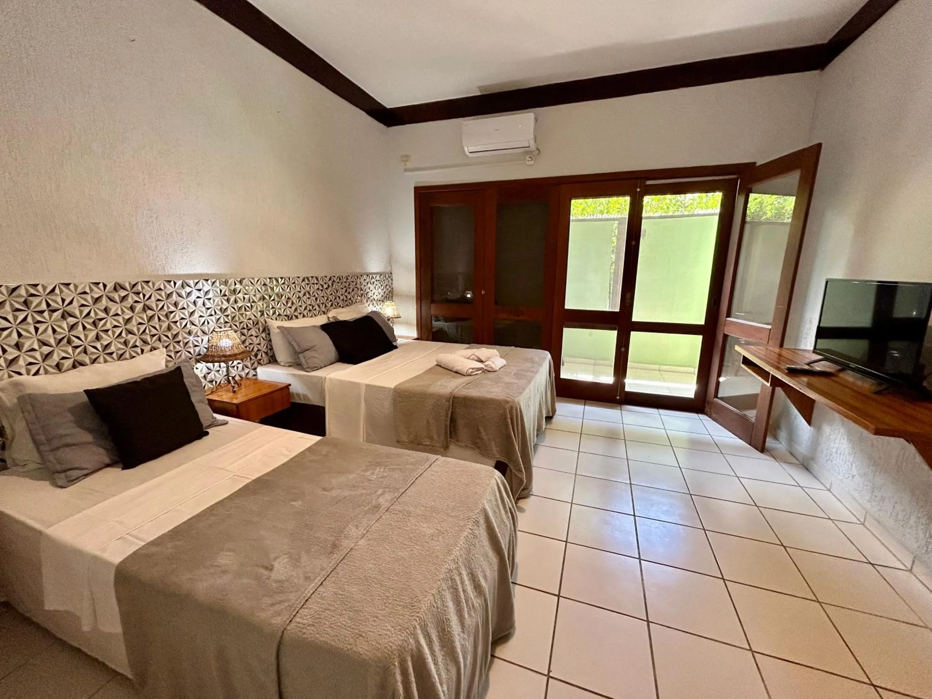 Photo of the whole room, Bed in Recanto Verde Praia Hotel Juquehy