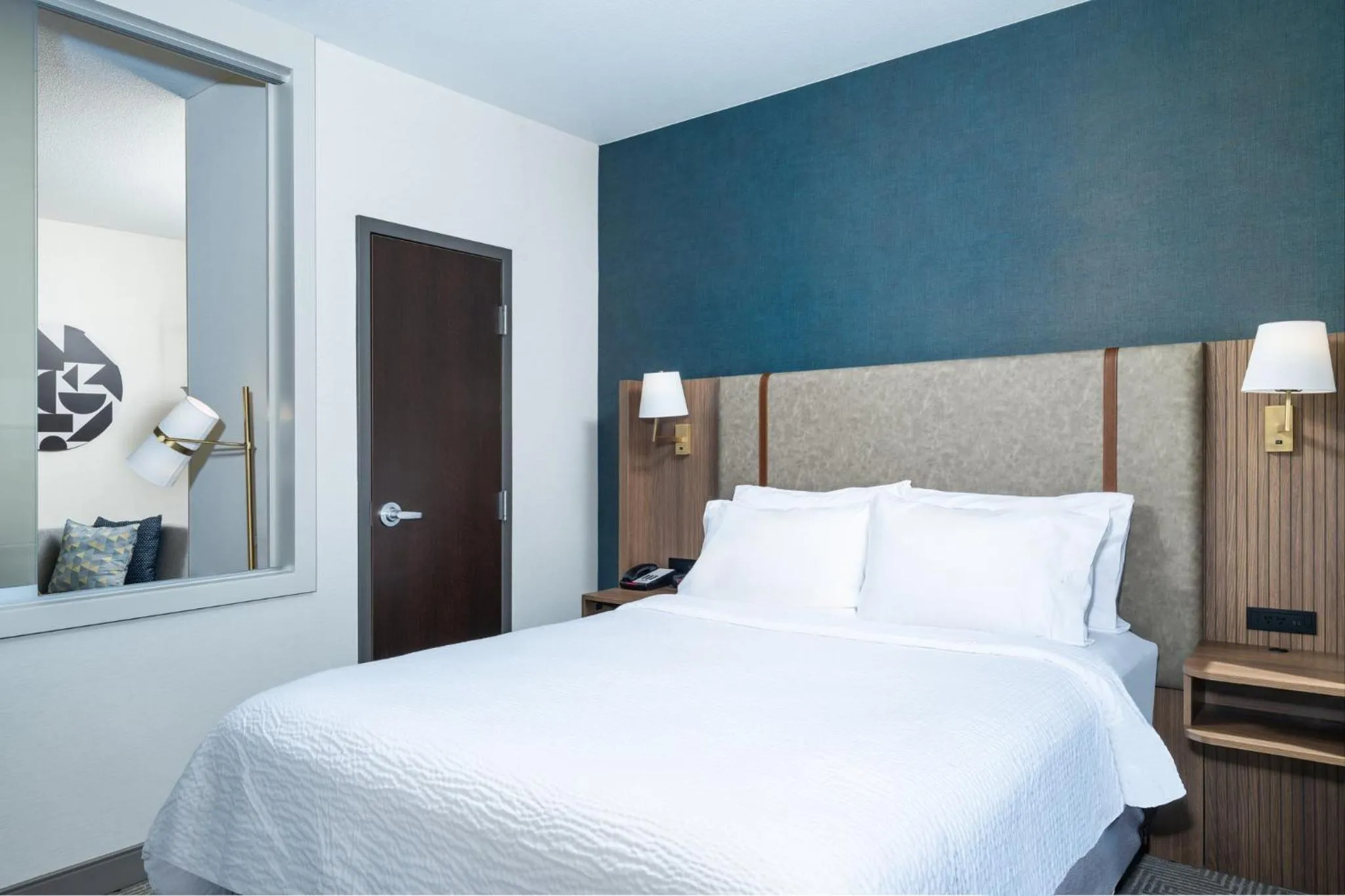 Photo of the whole room, Bed in Holiday Inn Boise Airport by IHG