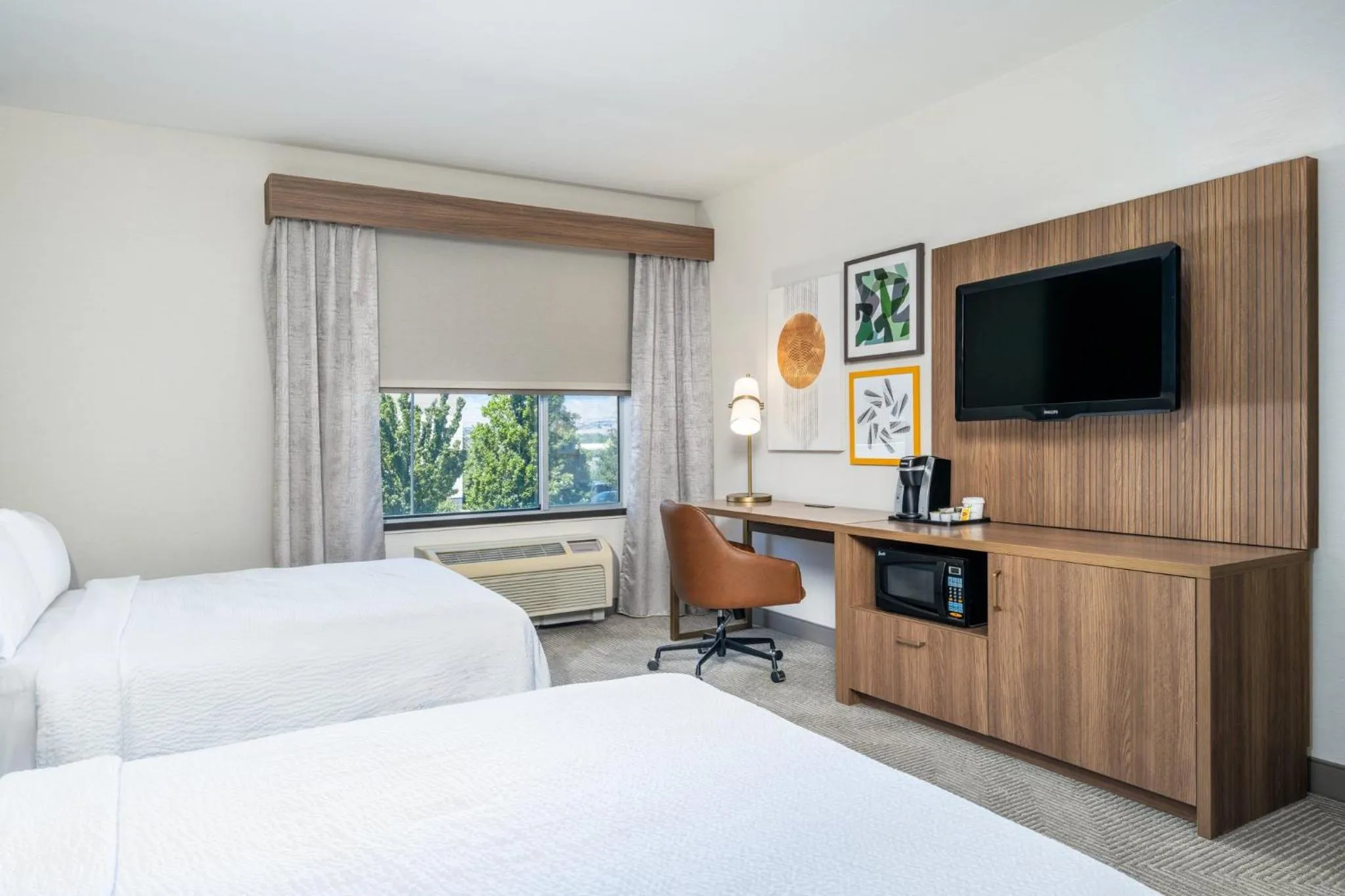 Photo of the whole room, Bed in Holiday Inn Boise Airport by IHG