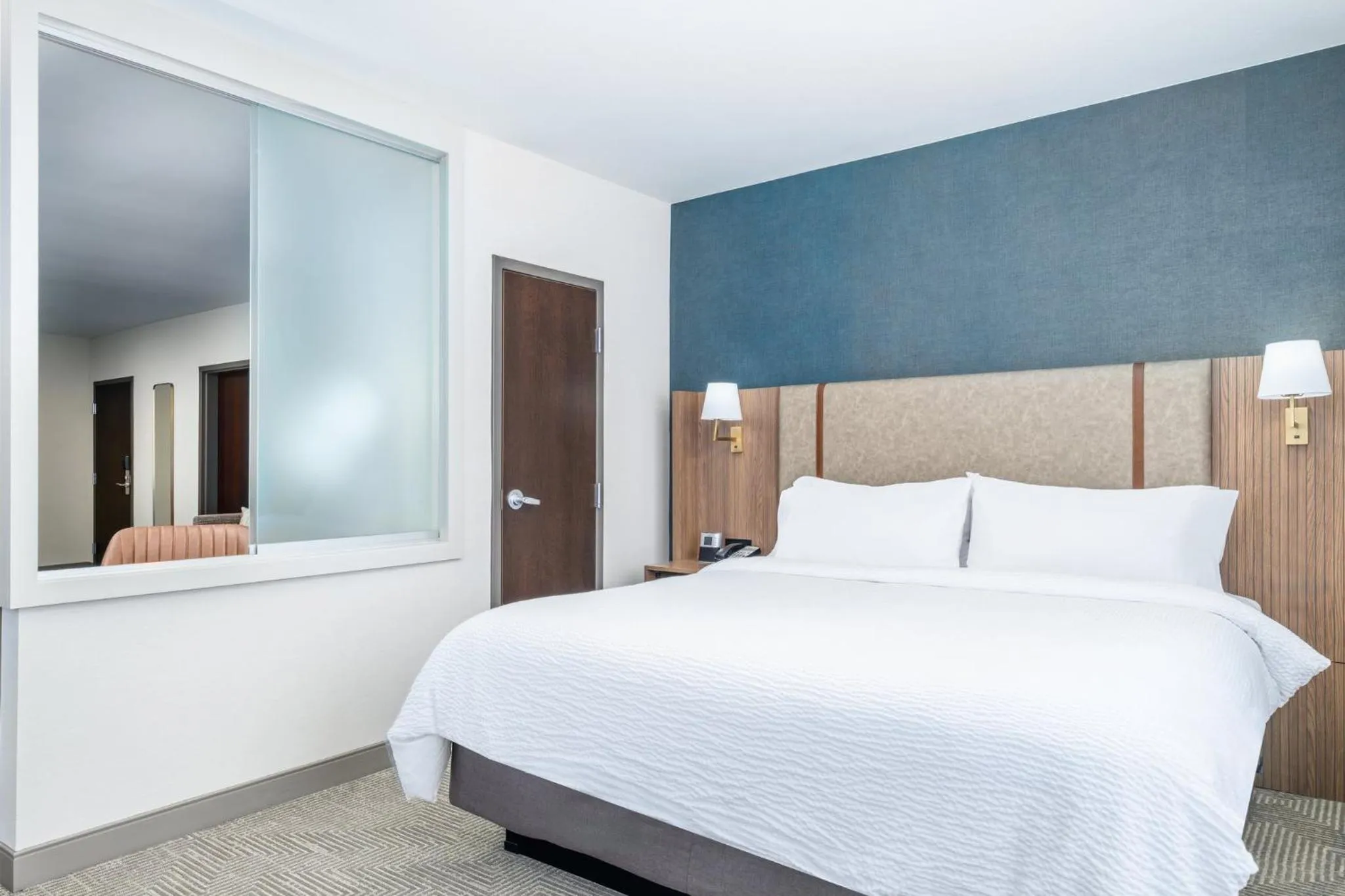Photo of the whole room, Bed in Holiday Inn Boise Airport by IHG