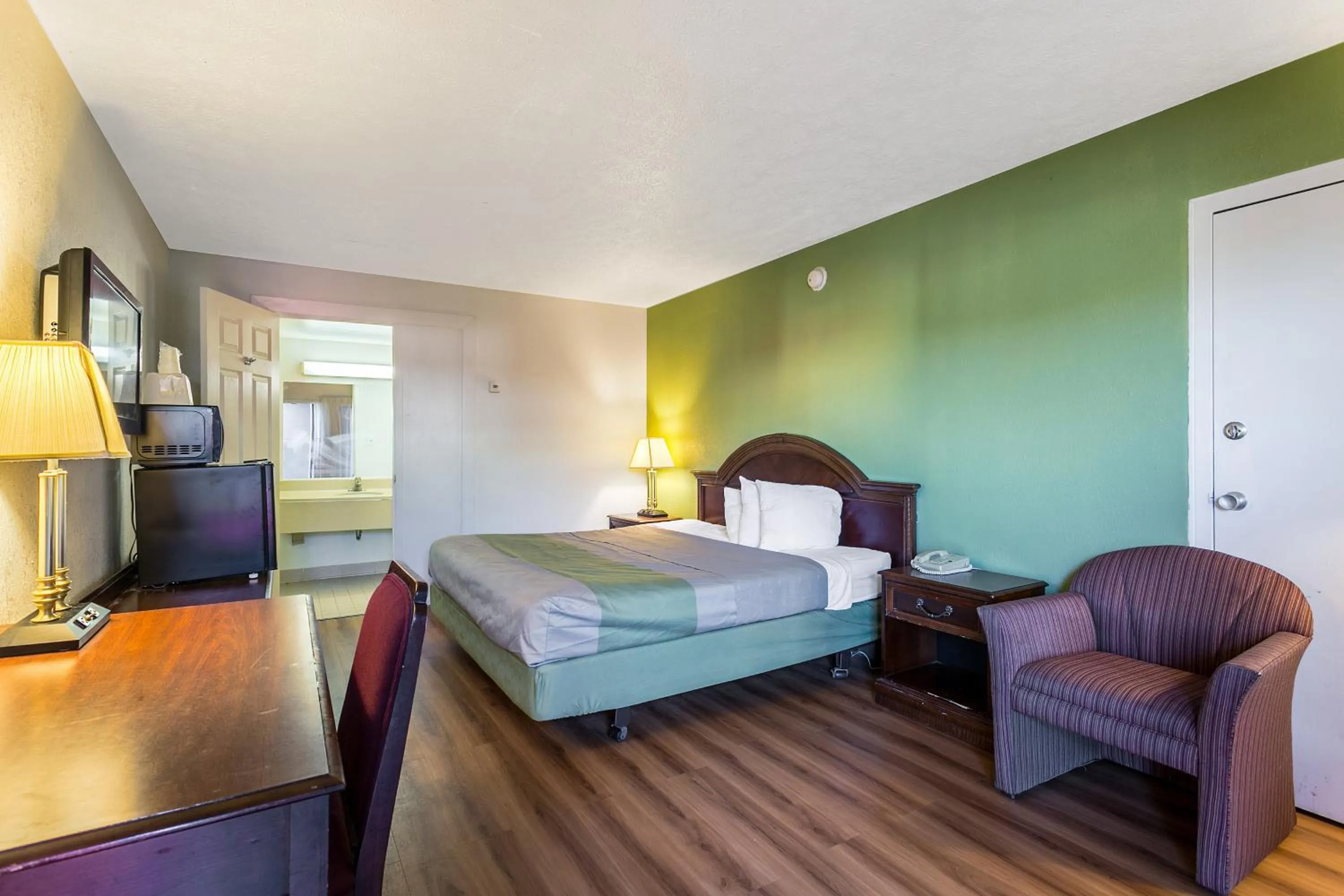 Bedroom, Bed in Americas Best Value Inn Edgewood, MD