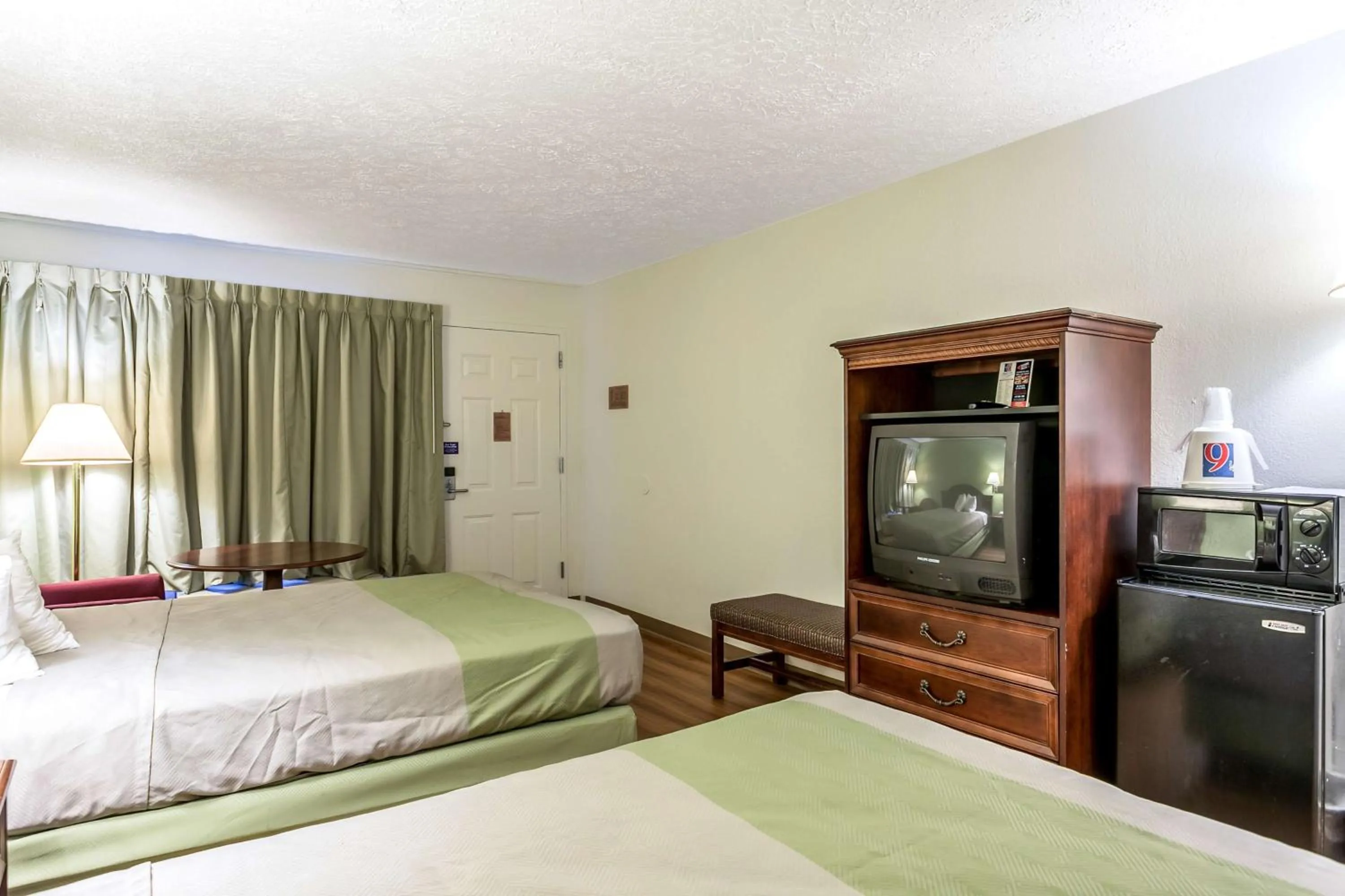 2 Double Beds Smoking in Americas Best Value Inn Edgewood, MD