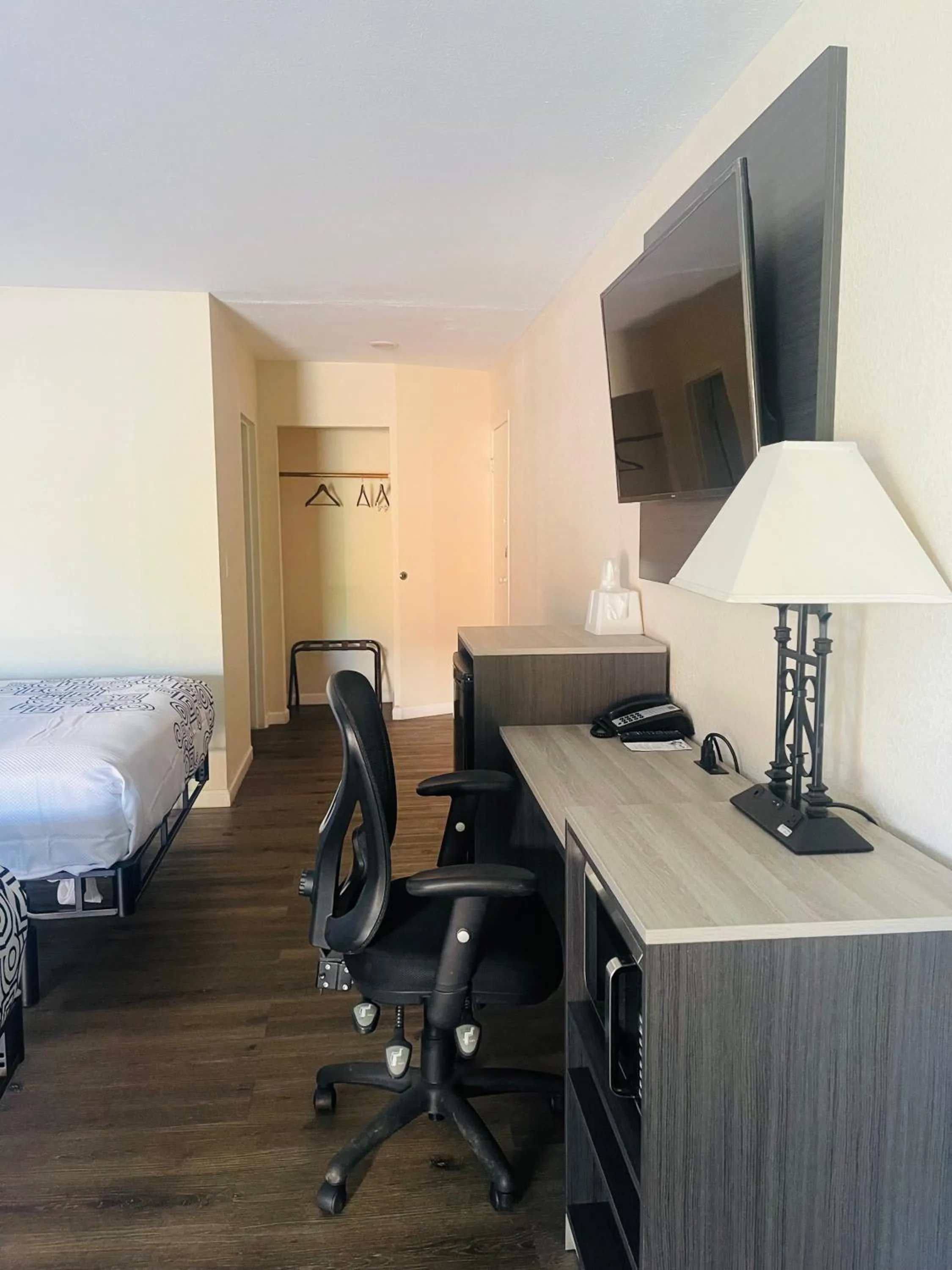 Bed in Bourbon Capital Inn