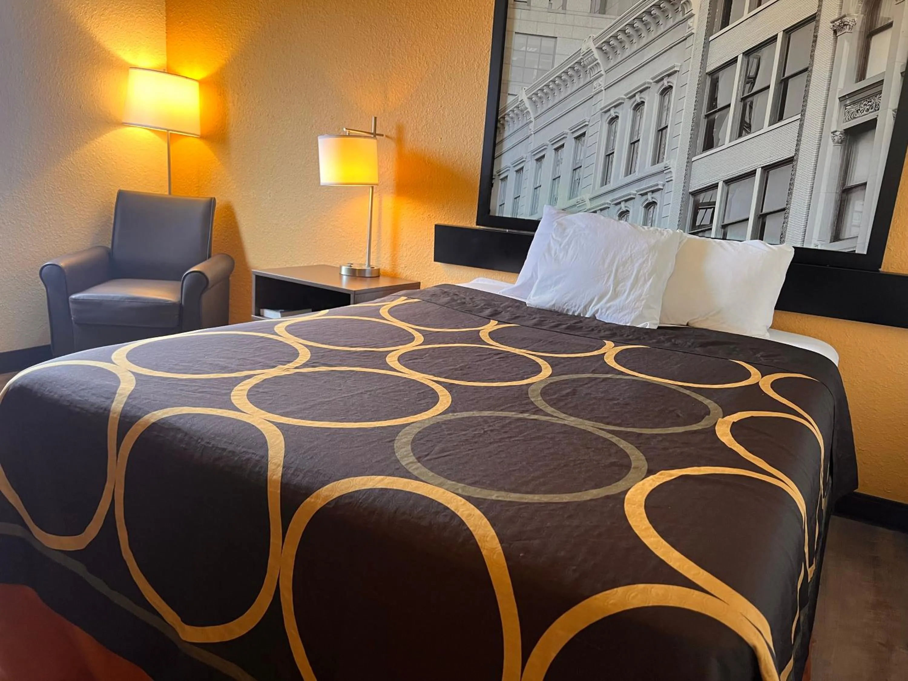 Bedroom, Bed in Super 8 by Wyndham Elizabethtown