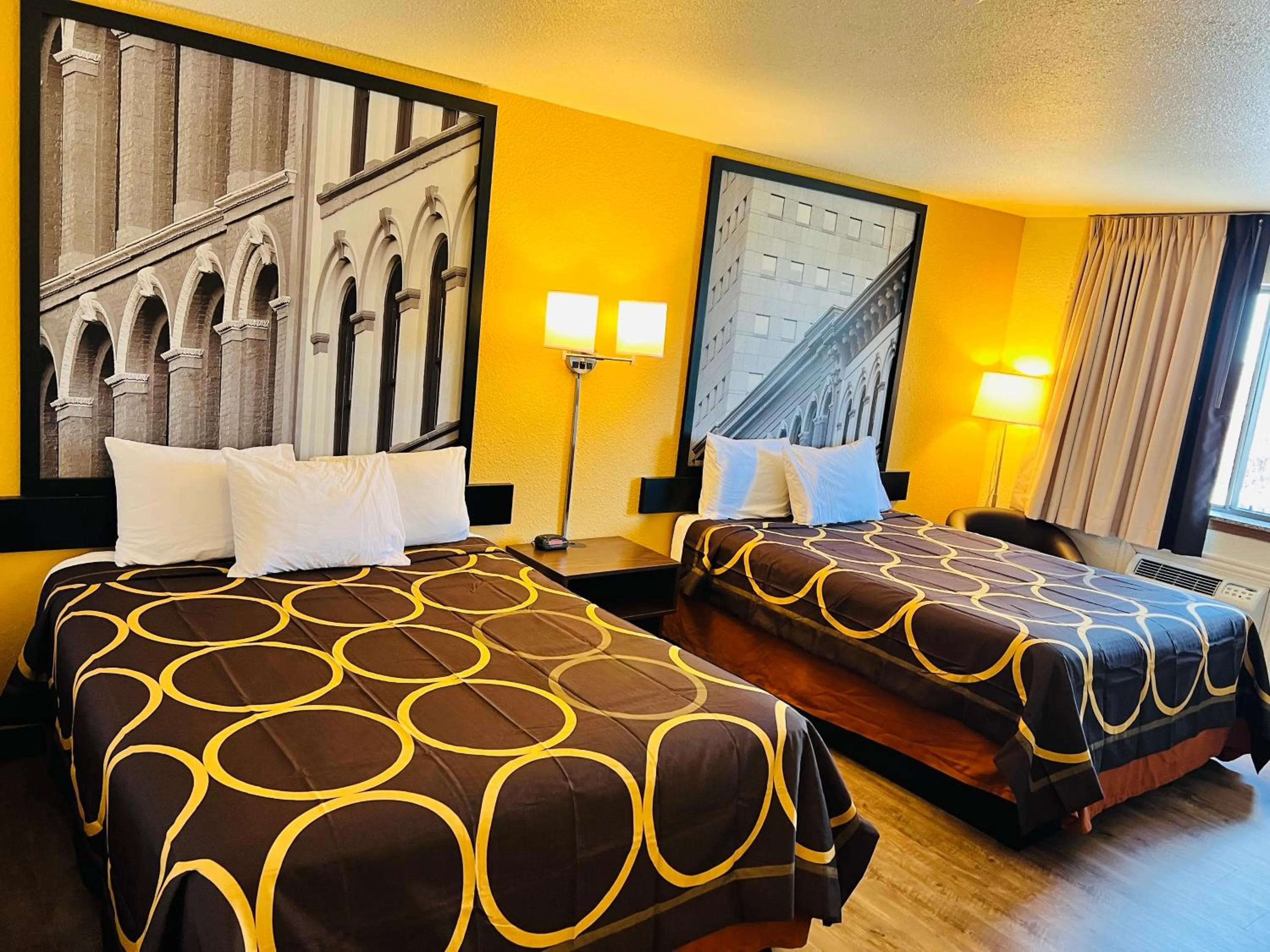 Bedroom, Bed in Super 8 by Wyndham Elizabethtown