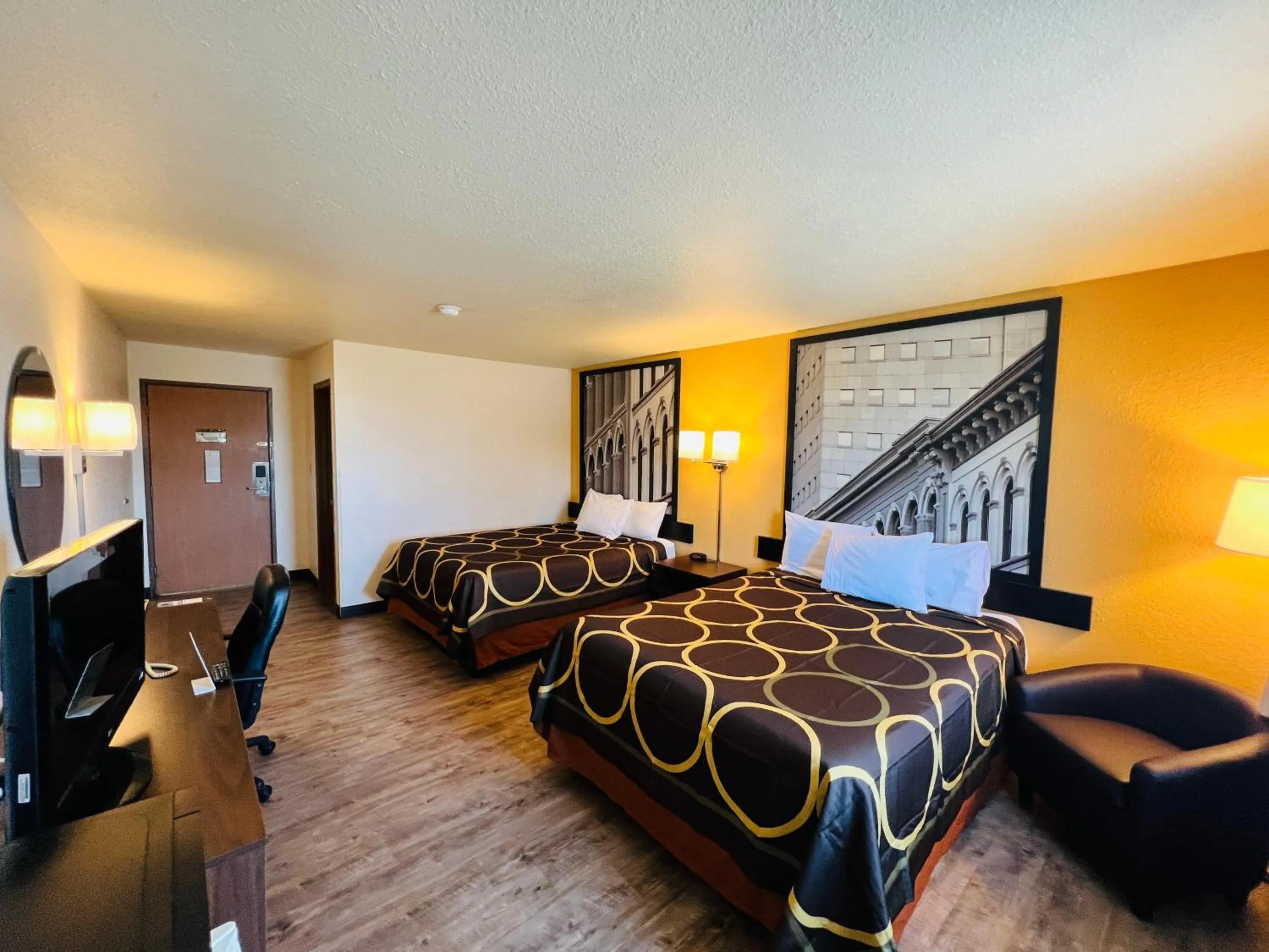 Bedroom, Bed in Super 8 by Wyndham Elizabethtown