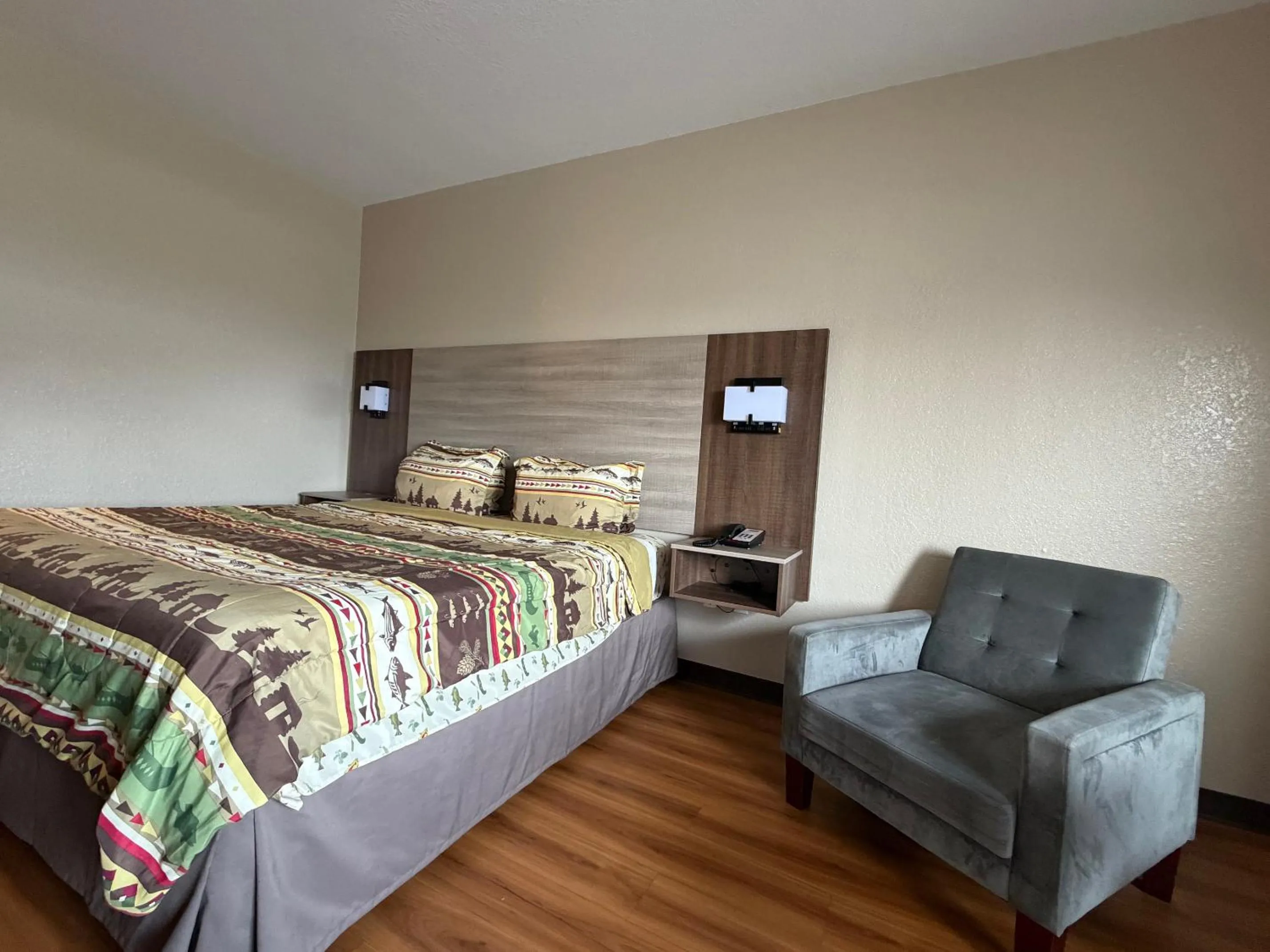 Bed in Booneslick Lodge - Neosho