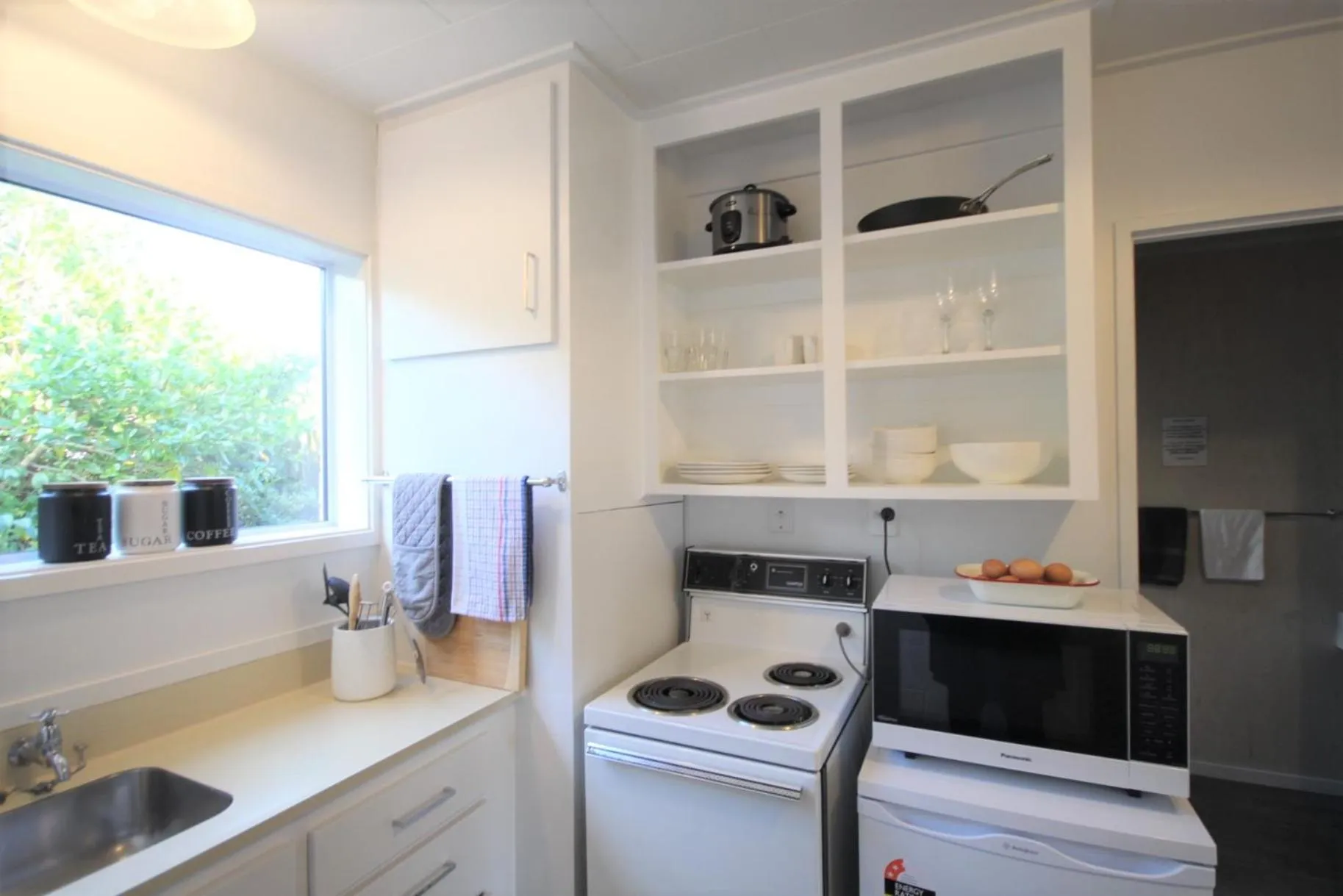 Kitchen or kitchenette in Beach Lodge Motels
