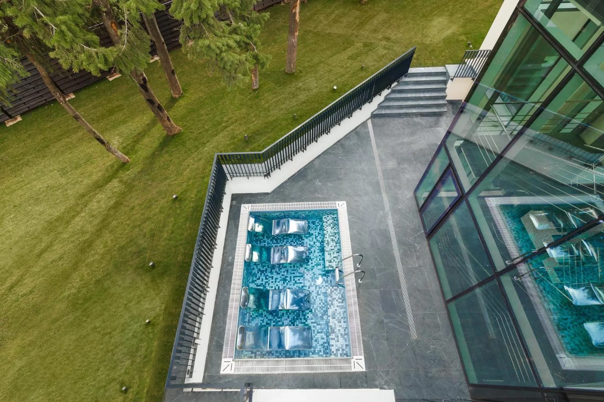 Swimming pool in Crowne Plaza Bucharest by IHG