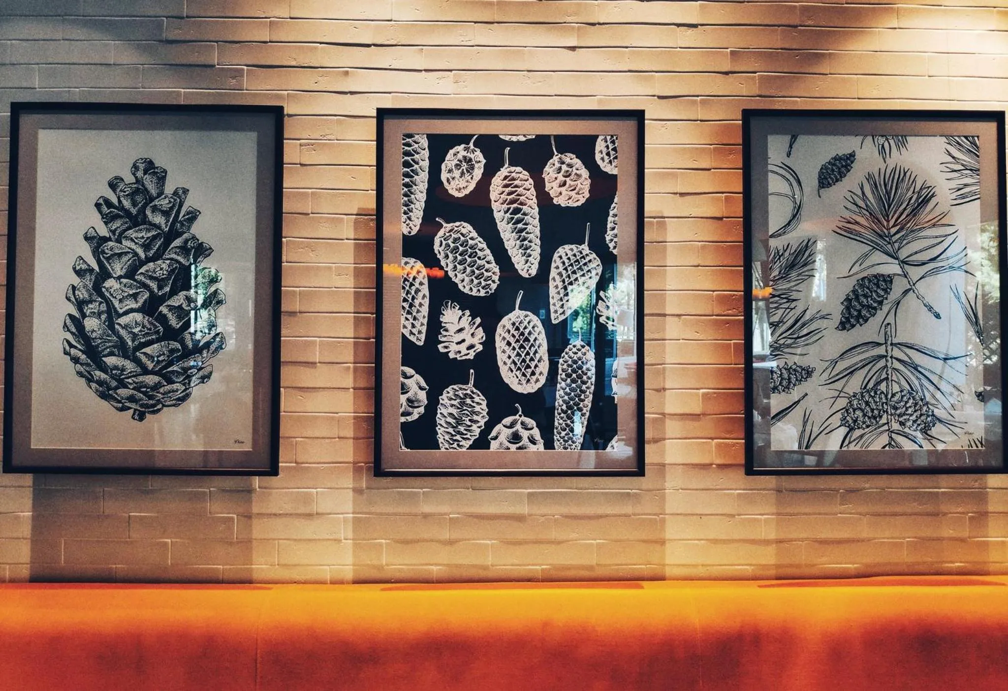 Lounge or bar in Crowne Plaza Bucharest by IHG