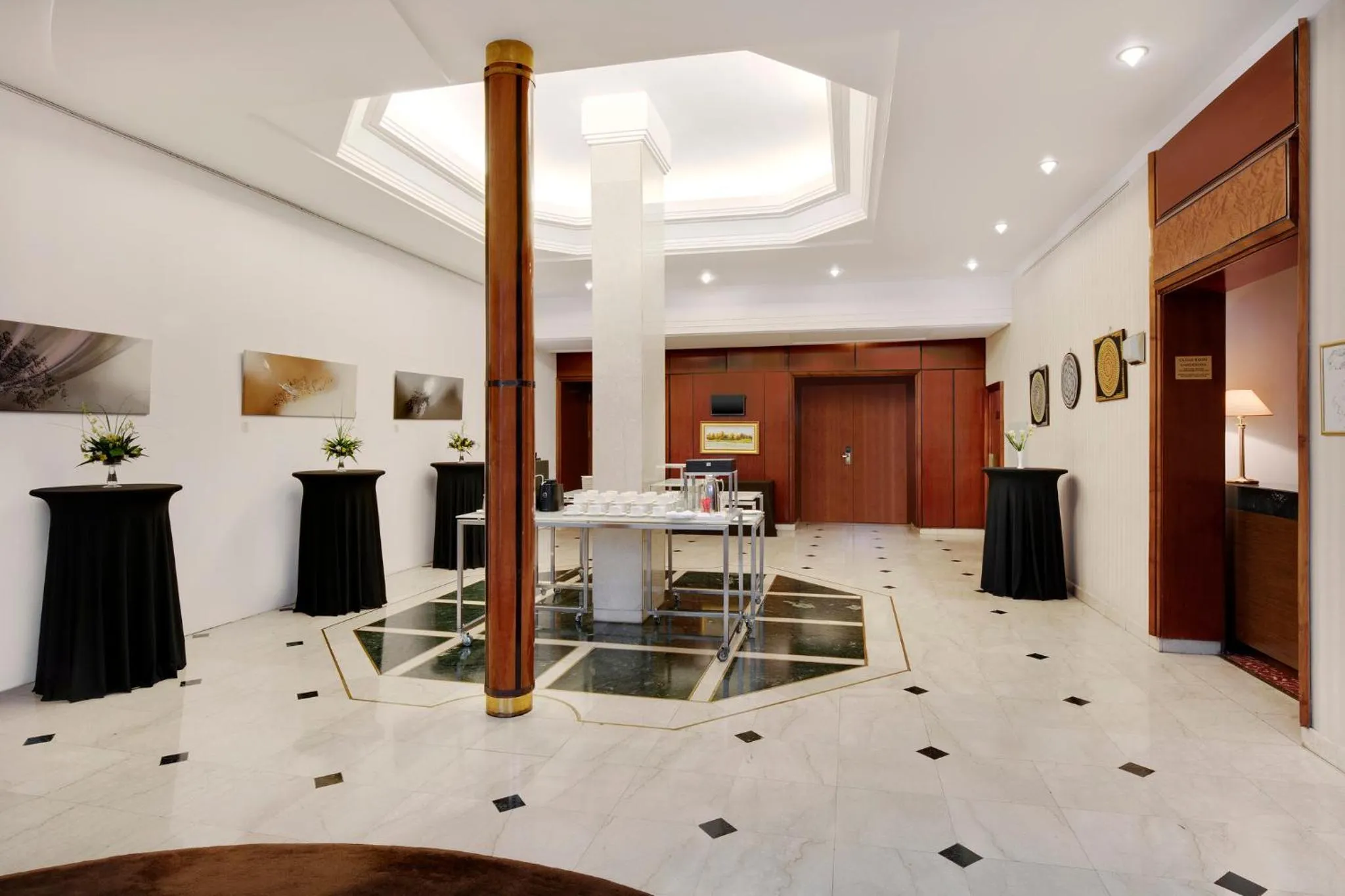 Meeting/conference room in Crowne Plaza Bucharest by IHG