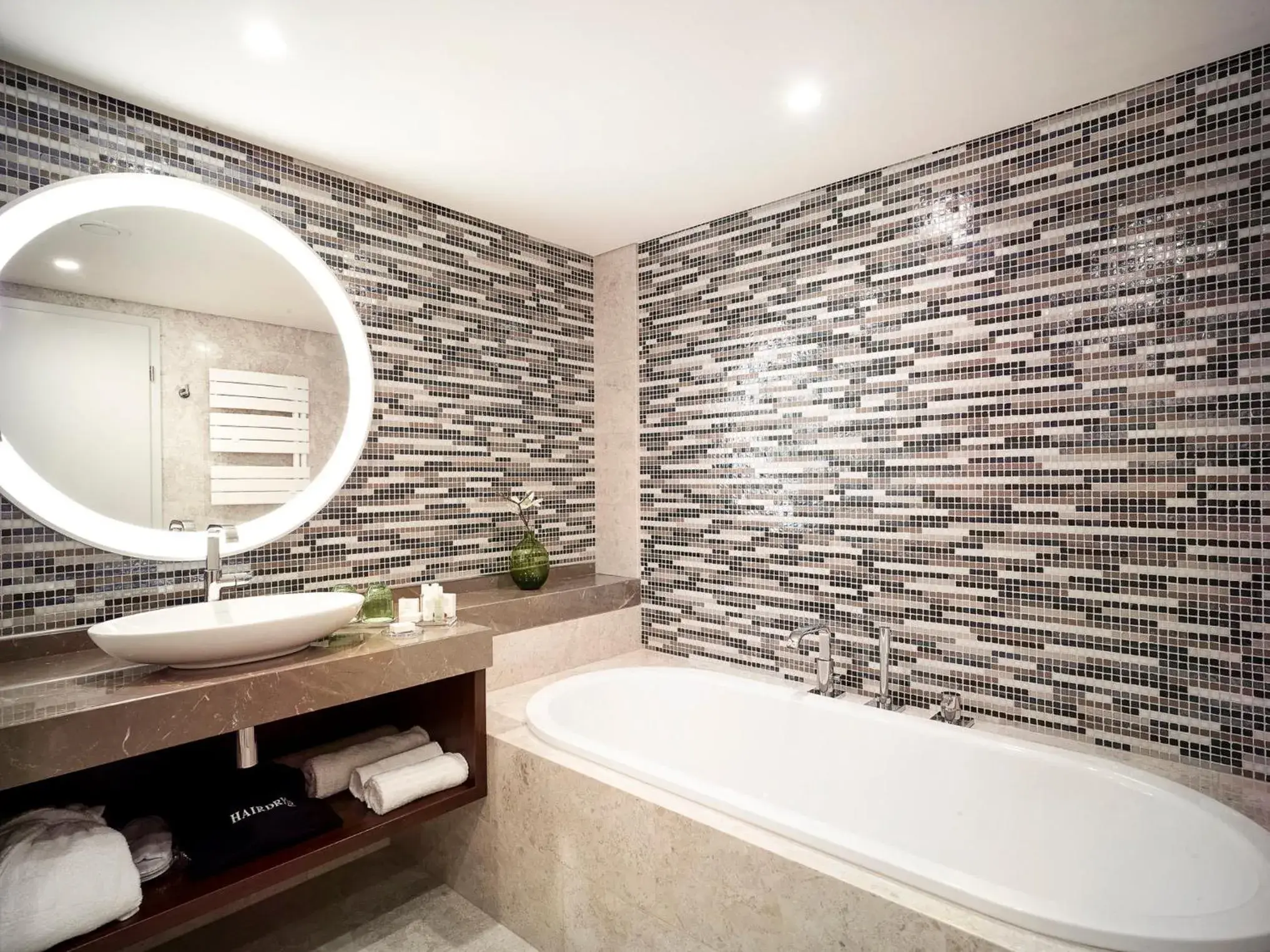 One-Bedroom King Suite with Balcony 1 in Crowne Plaza Bucharest by IHG One-Bedroom King Suite with Balcony 1 in Crowne Plaza Bucharest by IHG